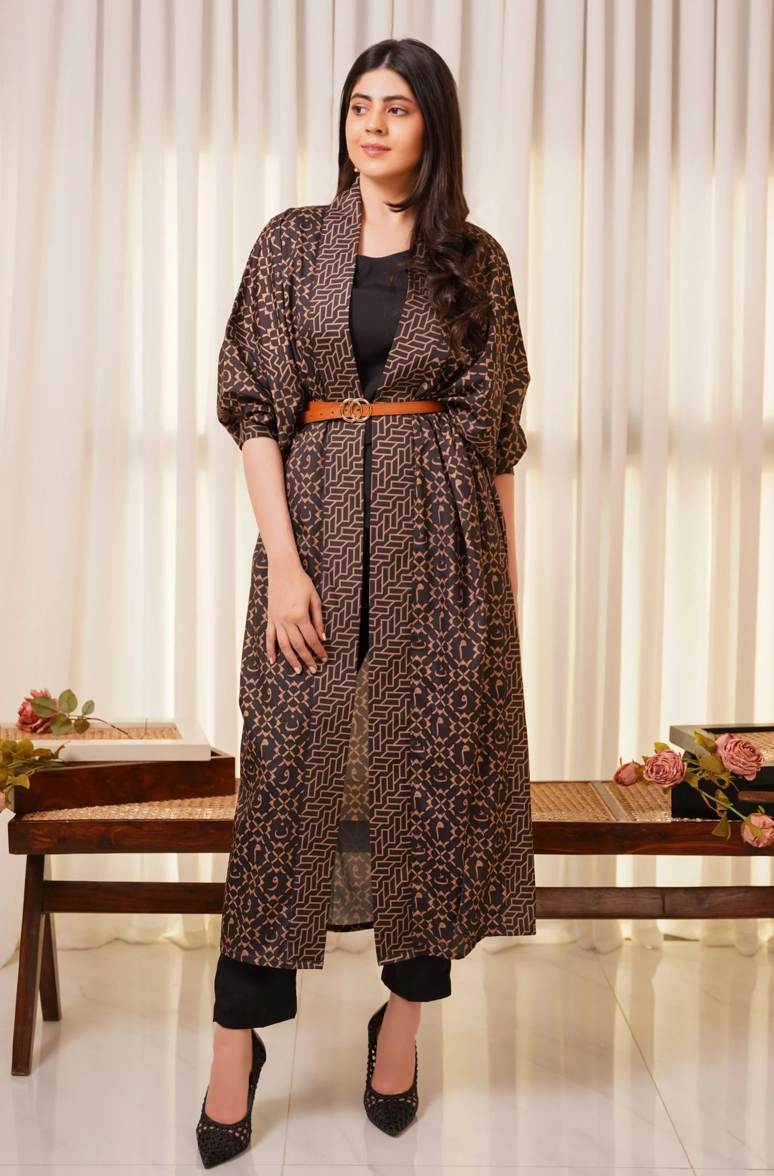 Ayra Shrug - Black & Gold - Image 4