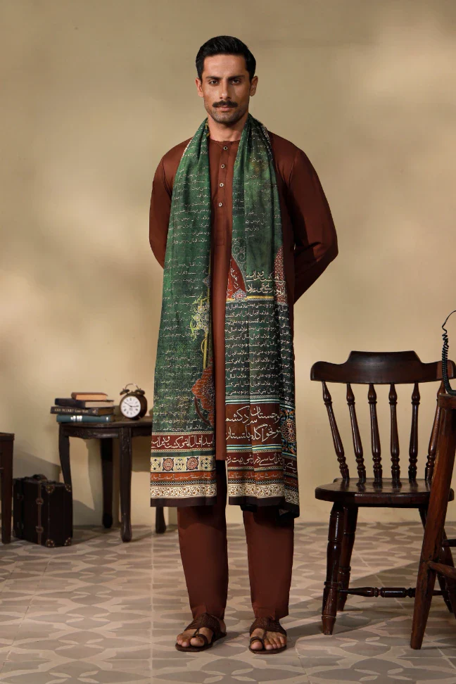 Azaad Odhni - Image 2