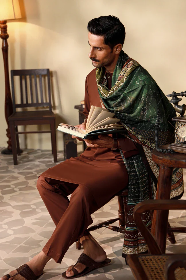Azaad Odhni - Image 6