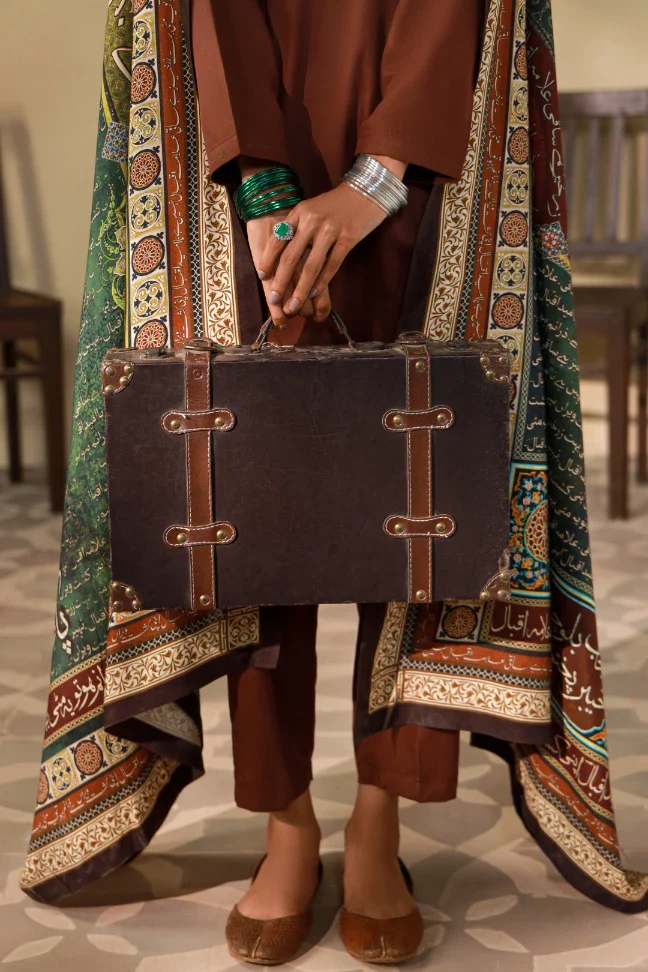 Azaad Odhni - Image 9