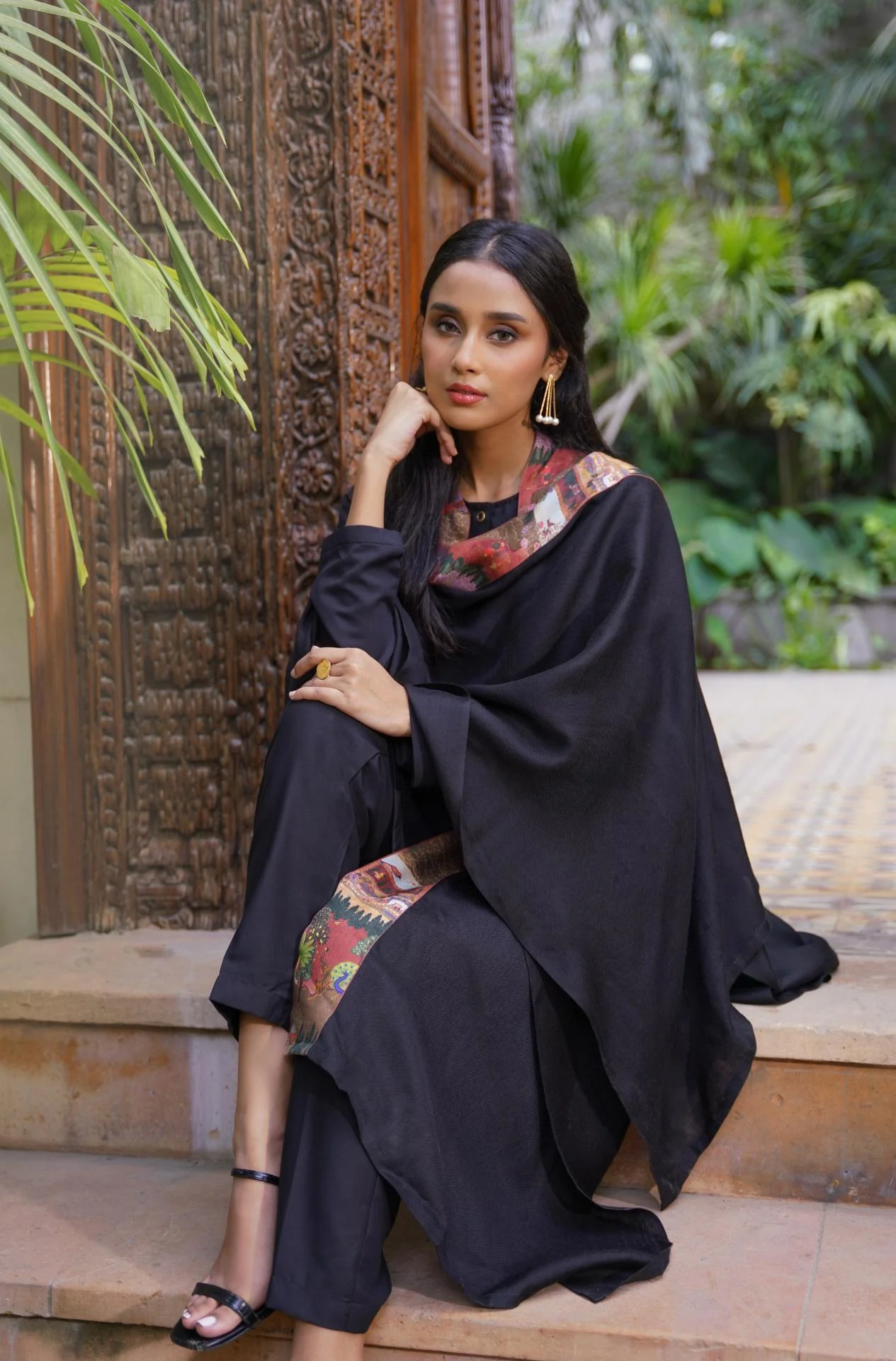 Bagh-e-Mughal Cape - Black & Rust - Image 4