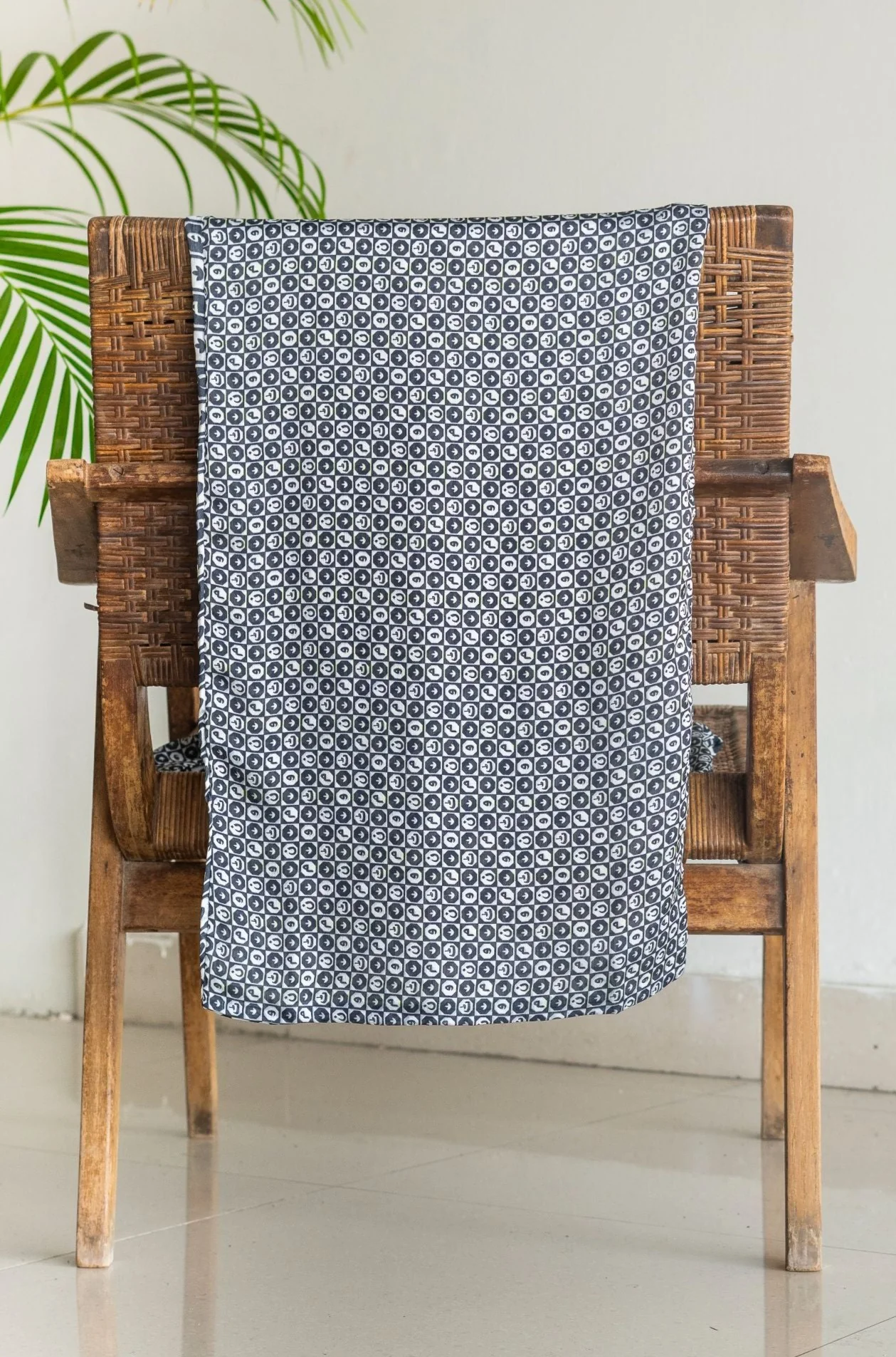 Black & White- Manto Blocks Stole - Image 3