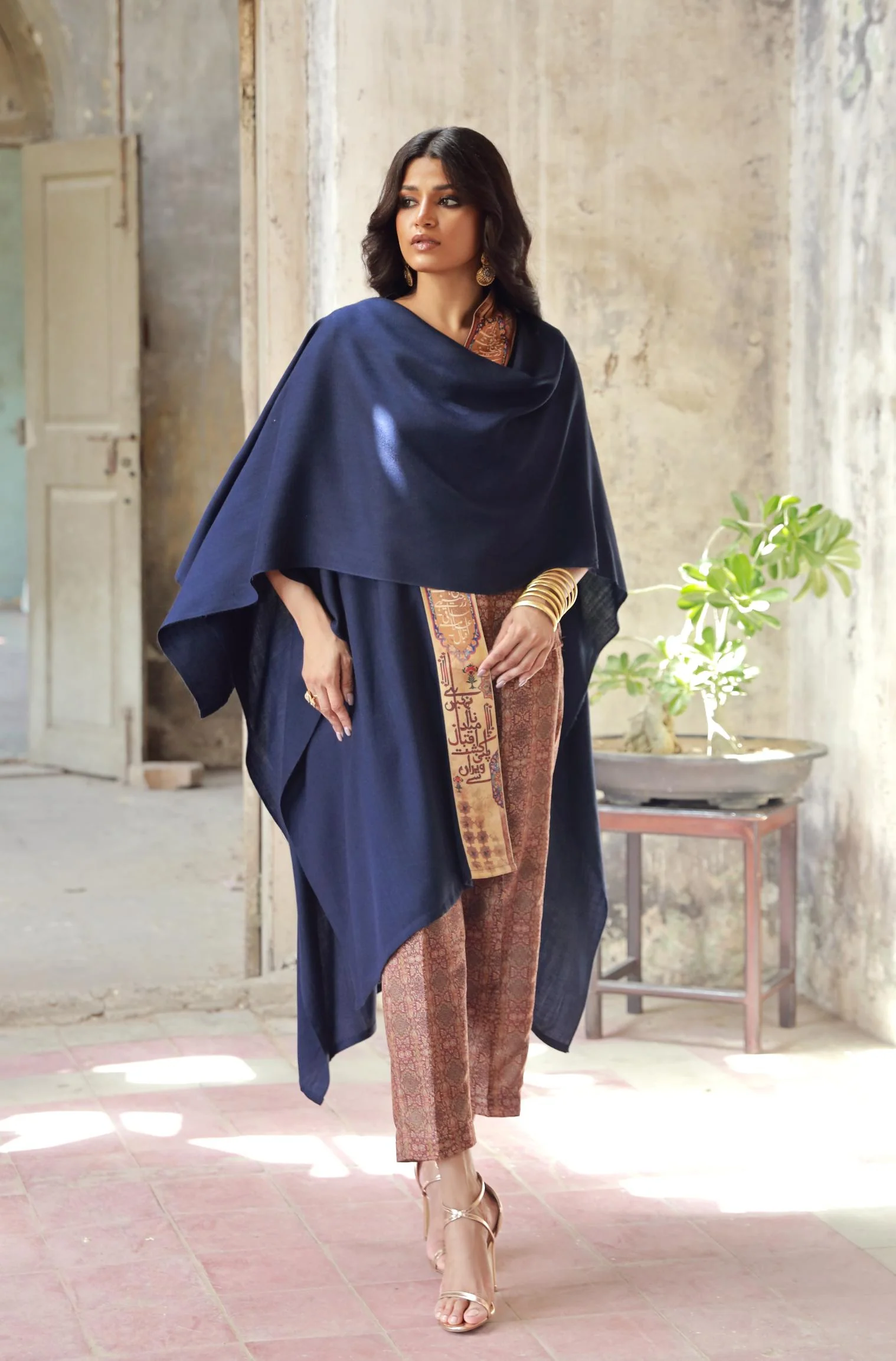 Dasht Cape - Blue & Gold - Image 4