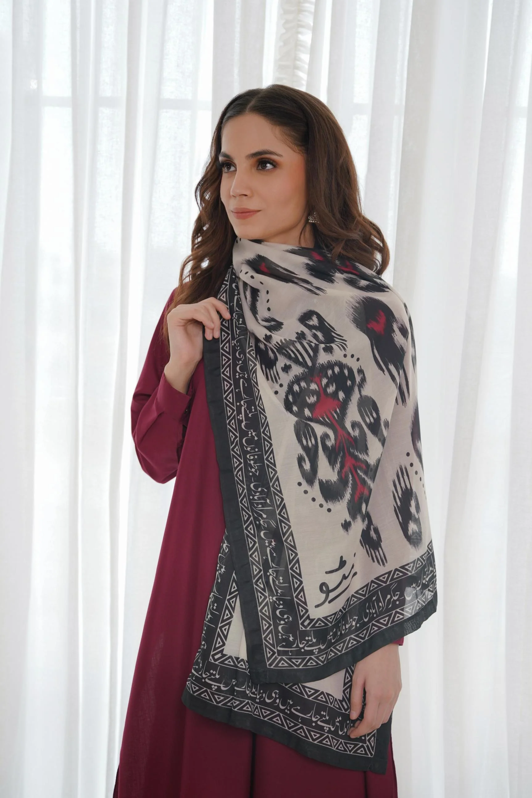 Dastoor Scarf - Black & Red