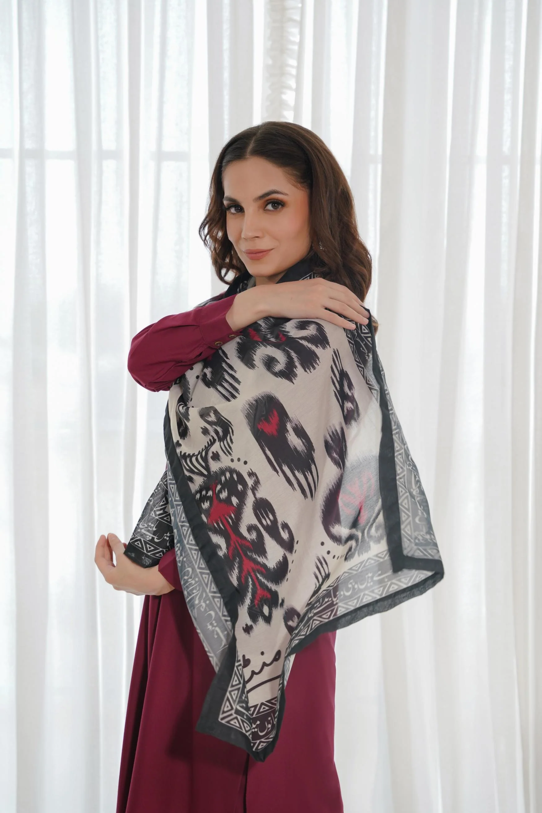 Dastoor Scarf - Black & Red - Image 2