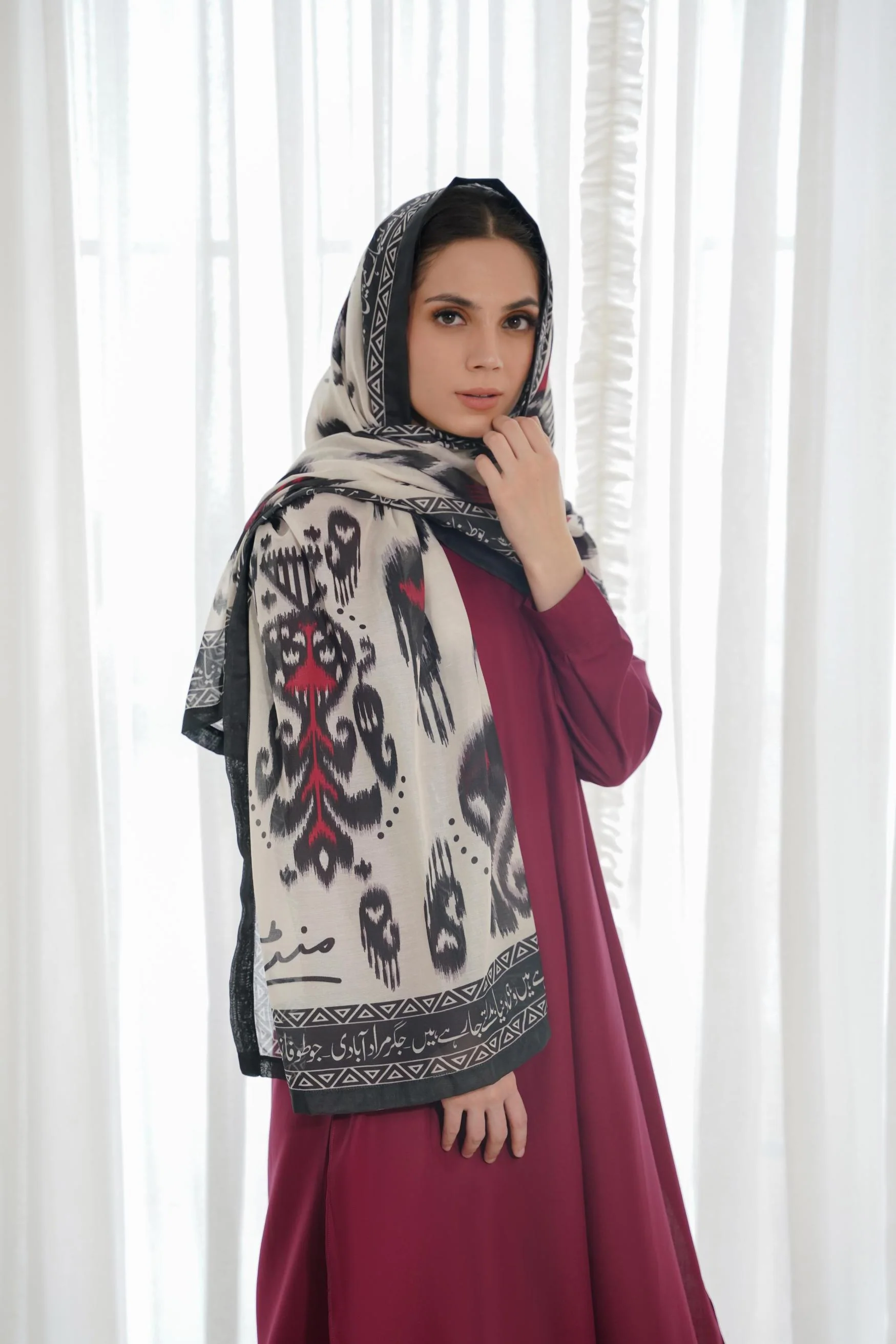 Dastoor Scarf - Black & Red - Image 3