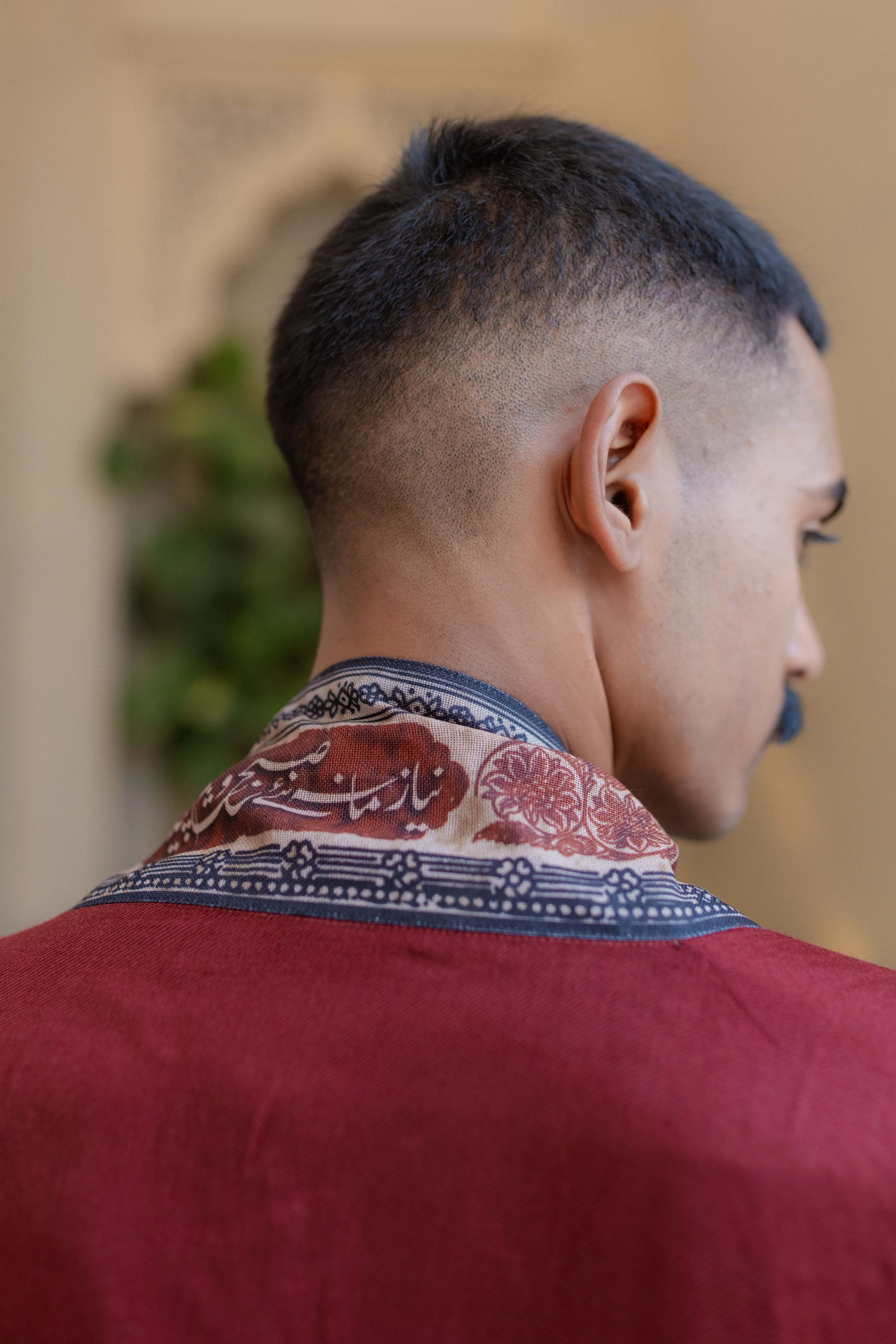 Ishq Cape - Maroon and Beige - Image 3