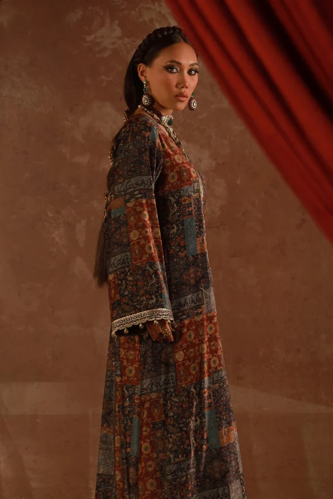 Izhaar Velvet Kaftaan - Image 3