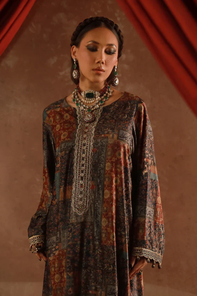 Izhaar Velvet Kaftaan - Image 4
