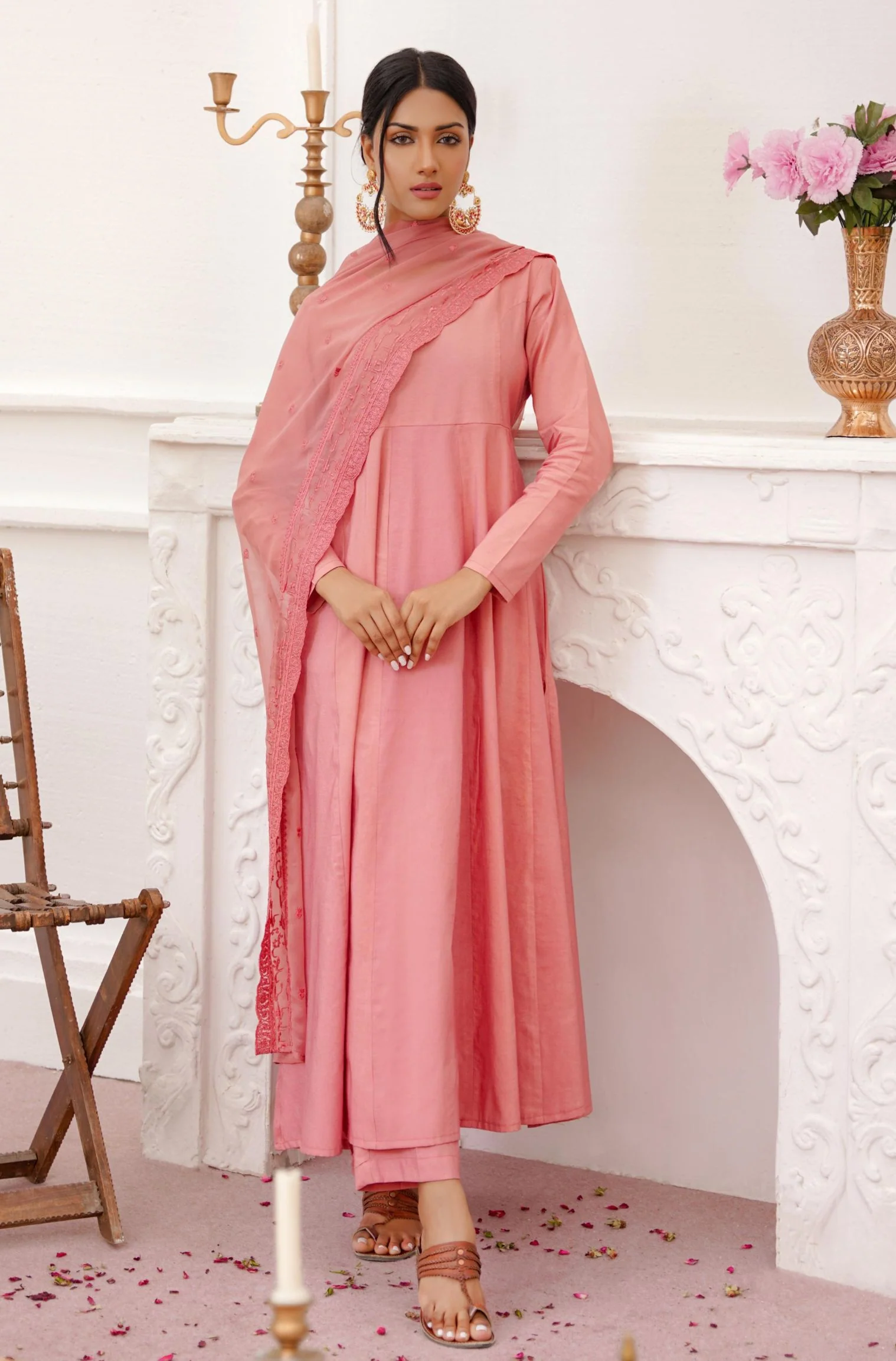 Jahaan Embroidered Dupatta - Rose Gold