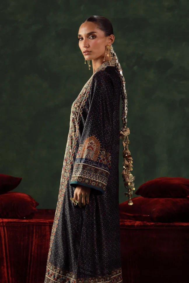 Kehkashan Velvet Set - Image 2