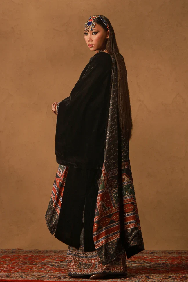 Khumar Velvet Cape - Image 3