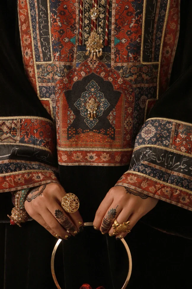 Khumar Velvet Set - Image 3