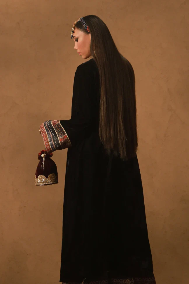 Khumar Velvet Set - Image 4