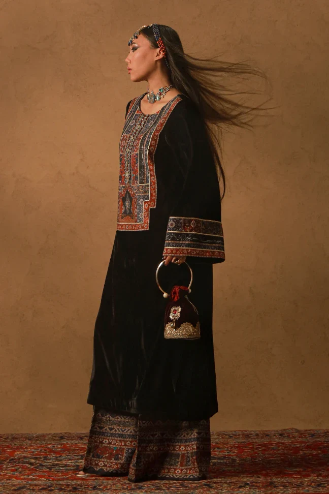 Khumar Velvet Set - Image 5