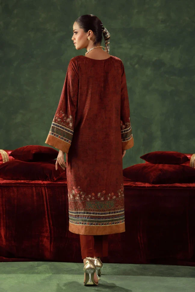 Lalarukh Velvet Set - Image 2