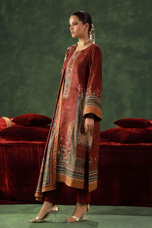 Lalarukh Velvet Set - Image 3