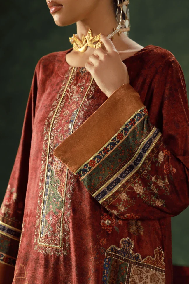 Lalarukh Velvet Set - Image 4