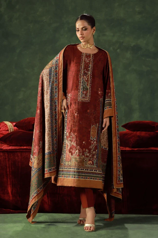 Lalarukh Velvet Set - Image 5
