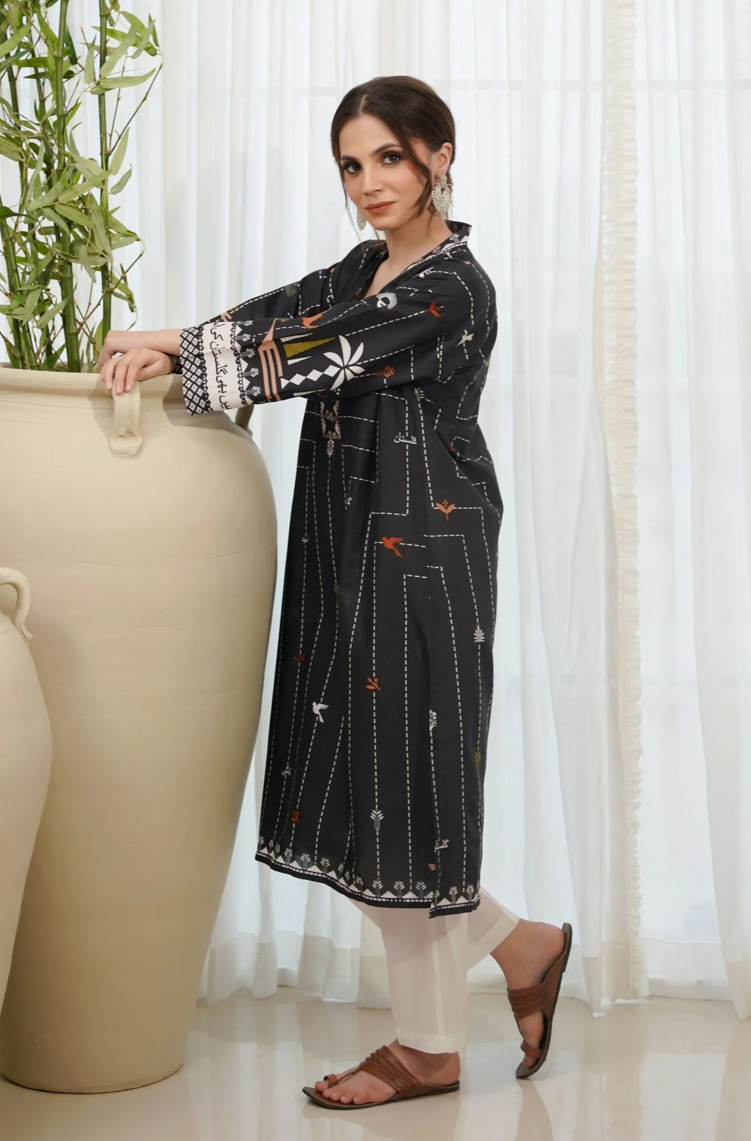 Manzar Kurta - Black - Image 4