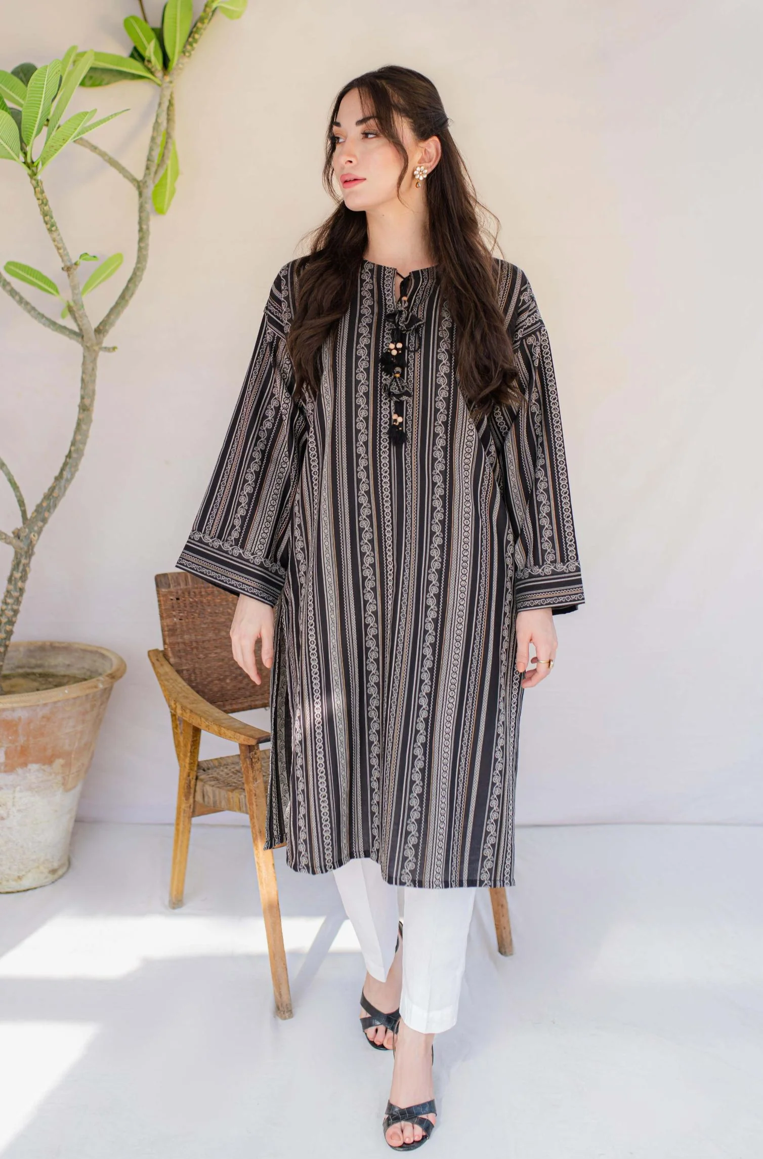 Manzil Weaved Kurta - Black - Image 2