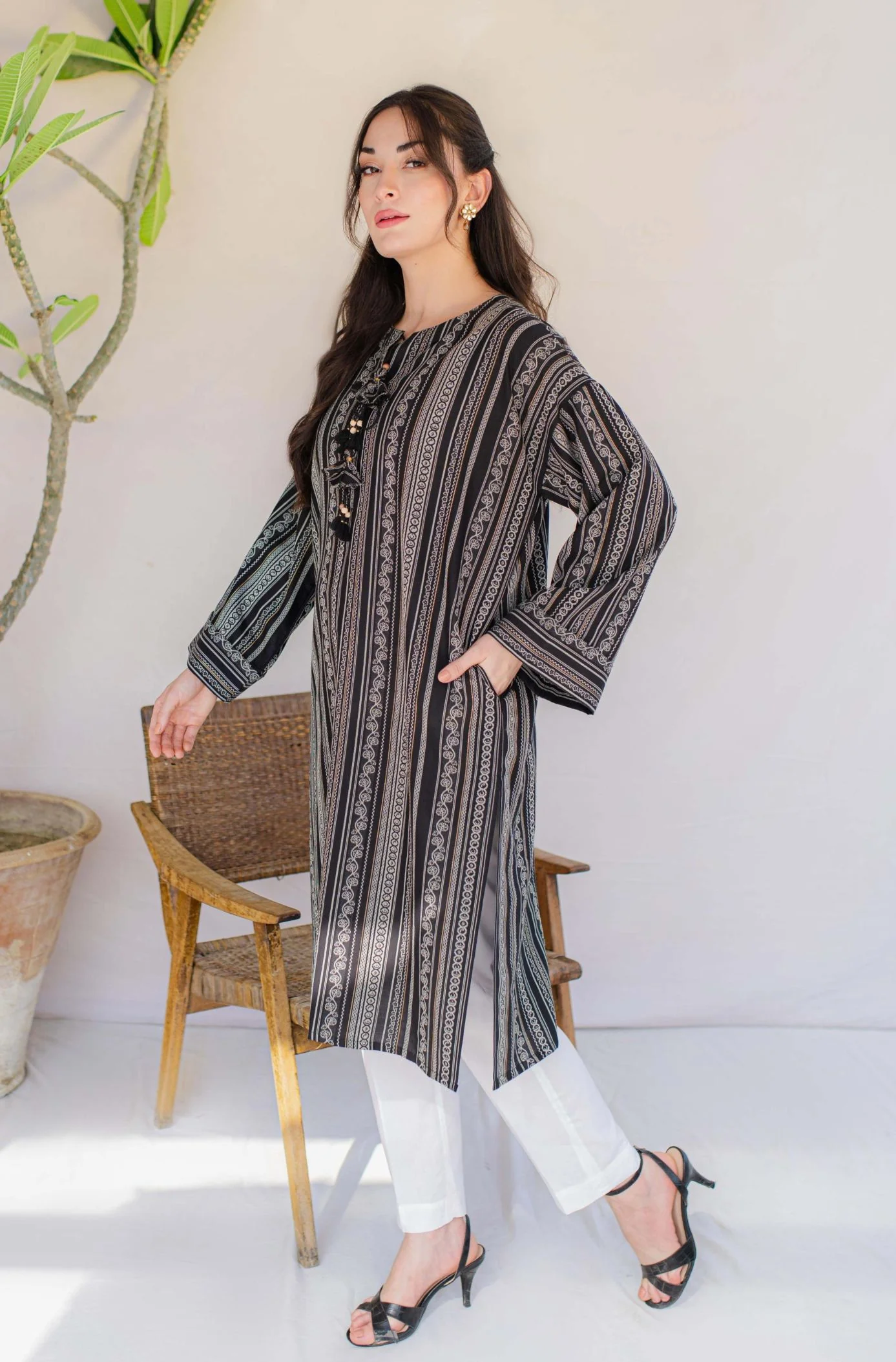 Manzil Weaved Kurta - Black - Image 3