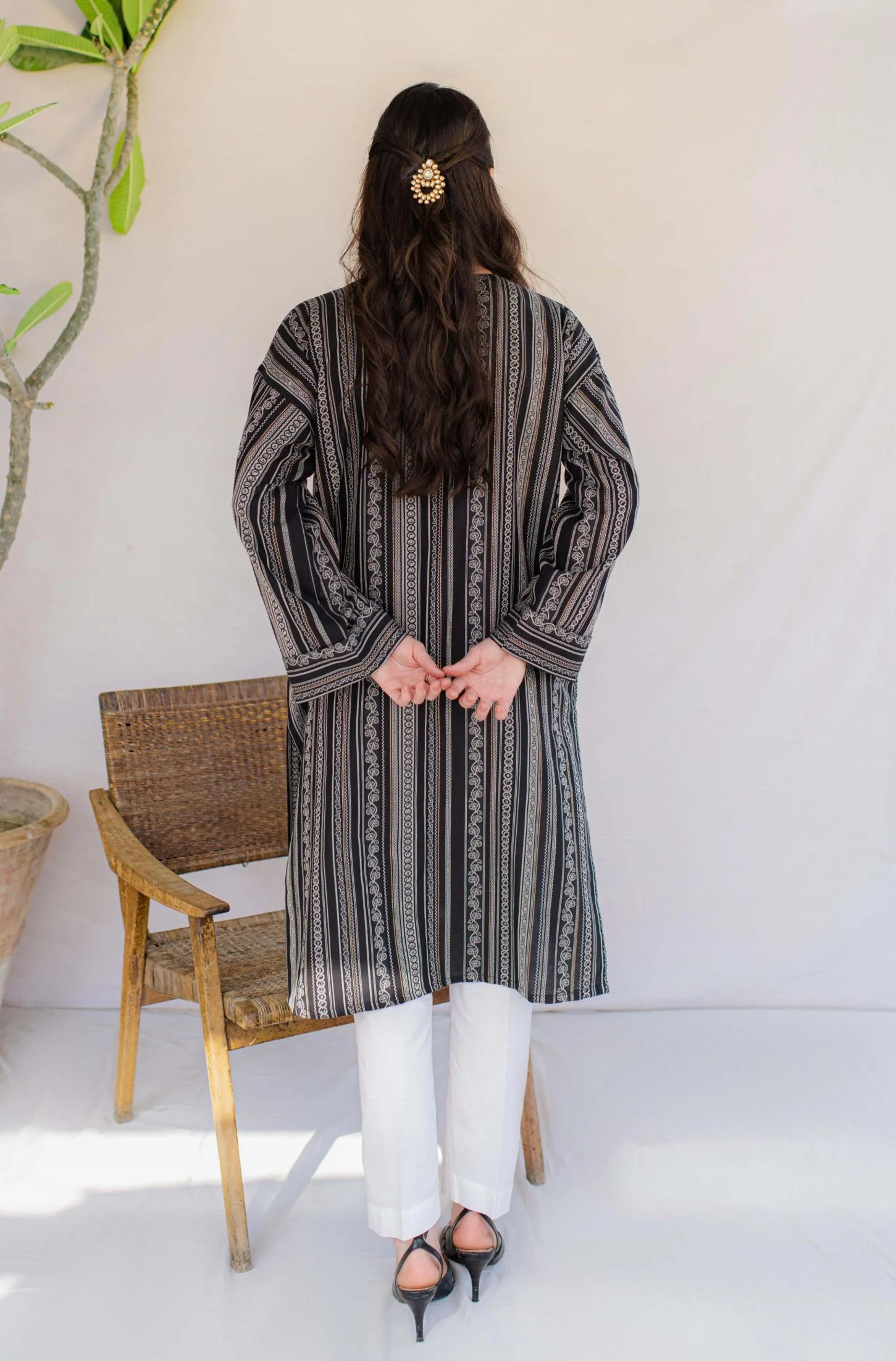 Manzil Weaved Kurta - Black - Image 4