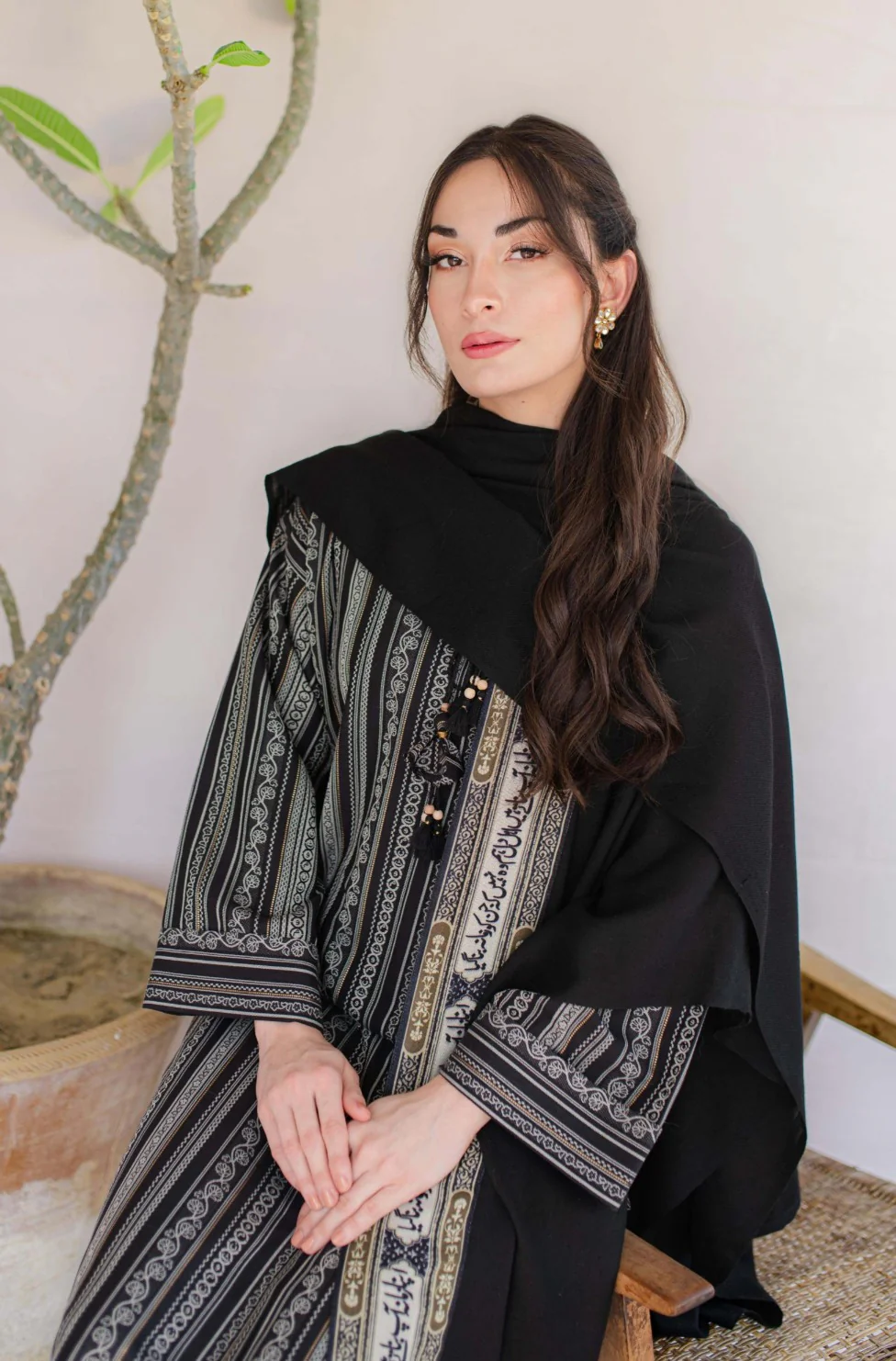 Manzil Weaved Kurta - Black - Image 5