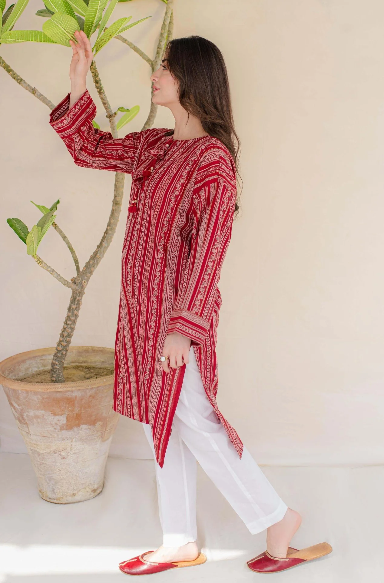 Manzil Weaved Kurta - Red - Image 4