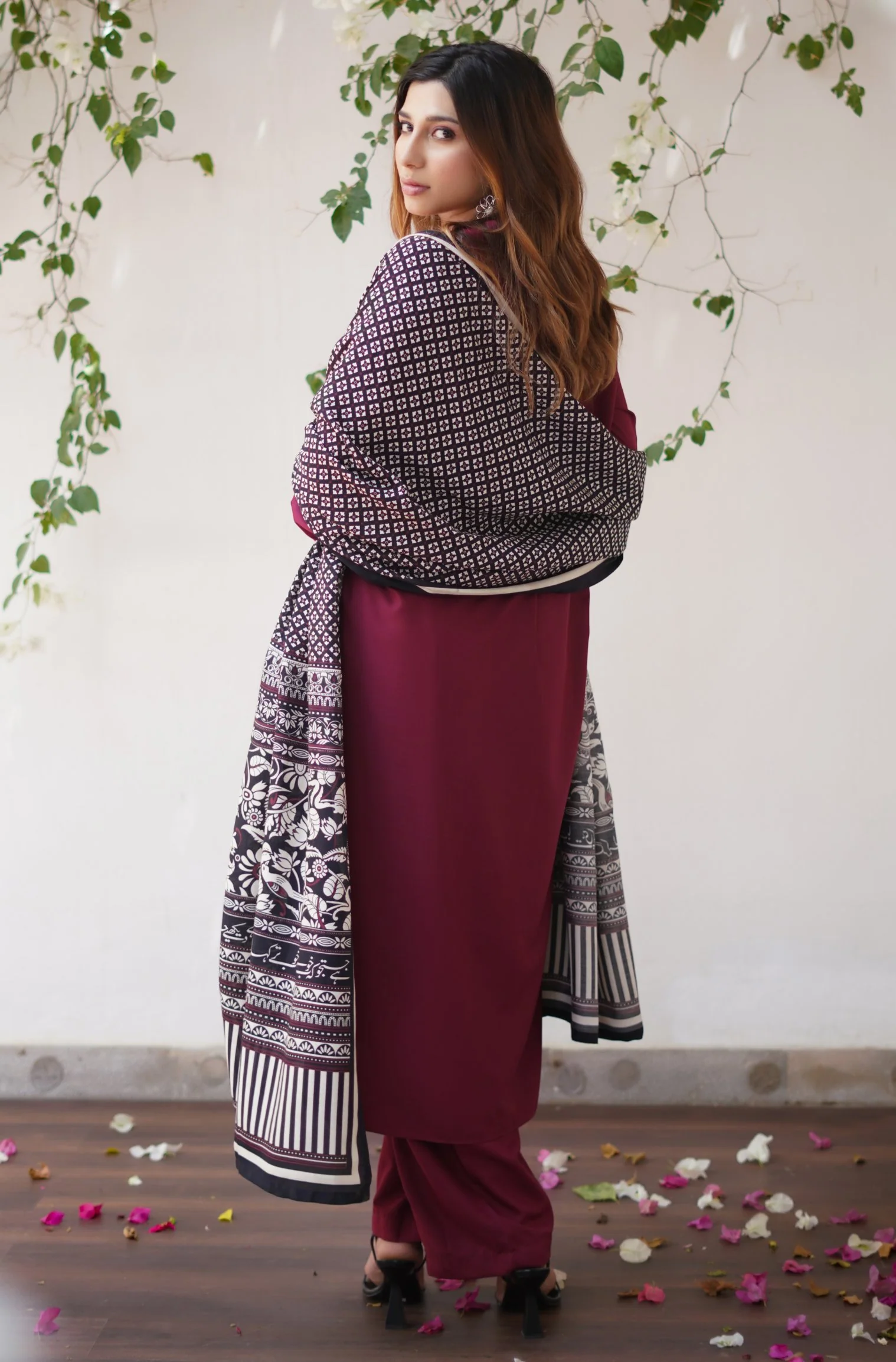 Nayaab Odhni - Rich Black - Image 3