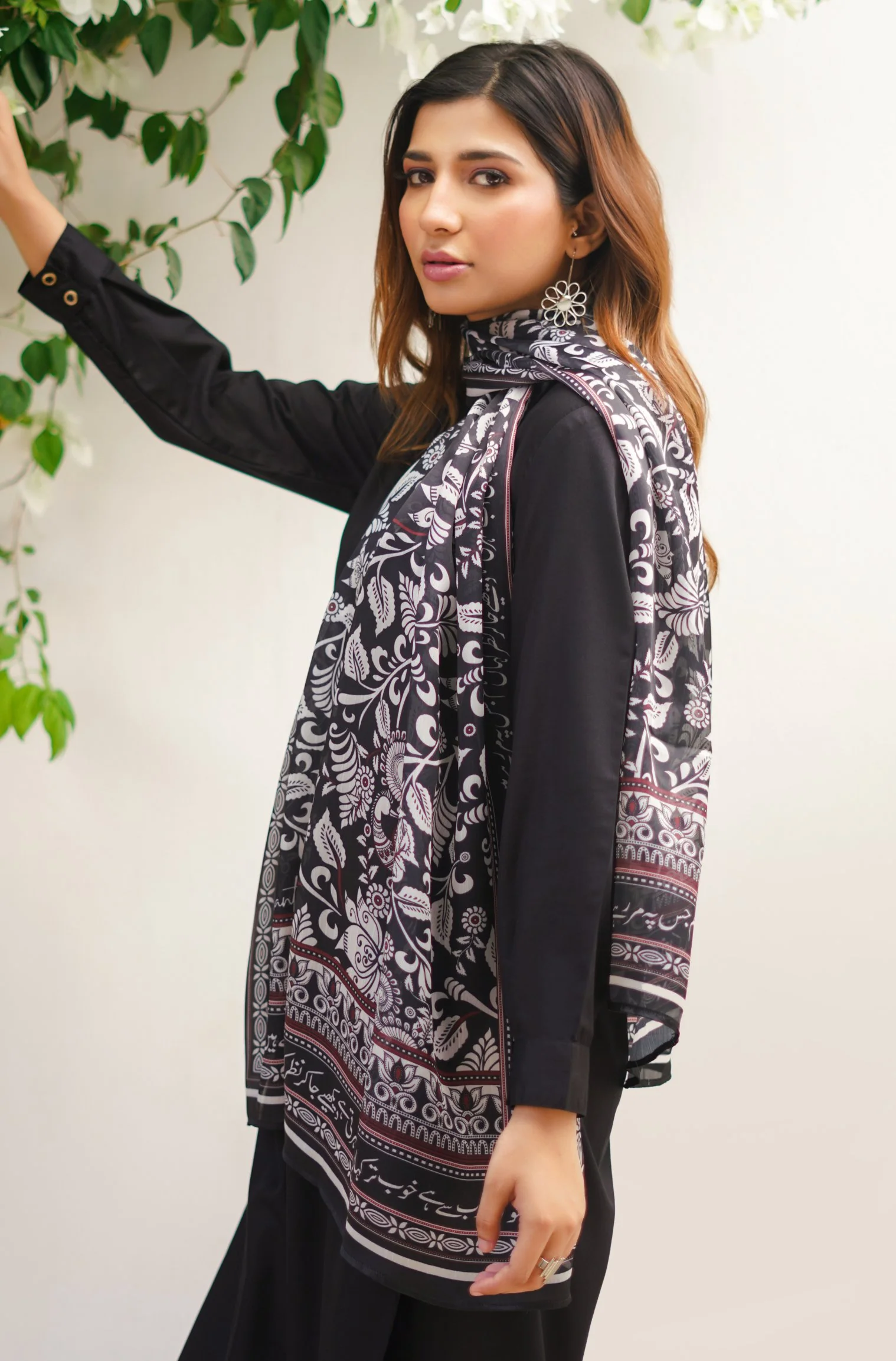 Nayaab Scarf - Rich Black - Image 3