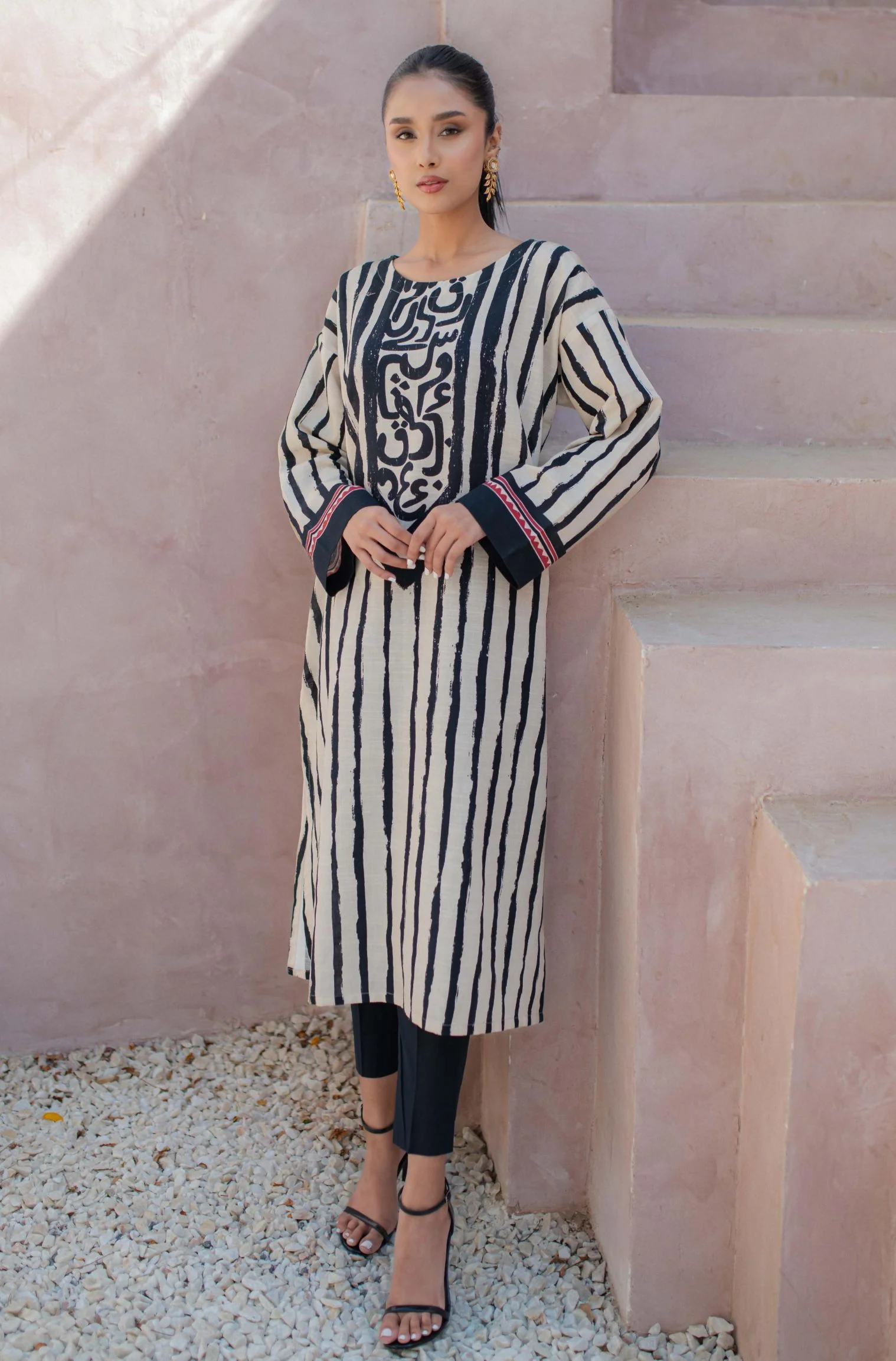 Paheli Kurta - Cream & Black