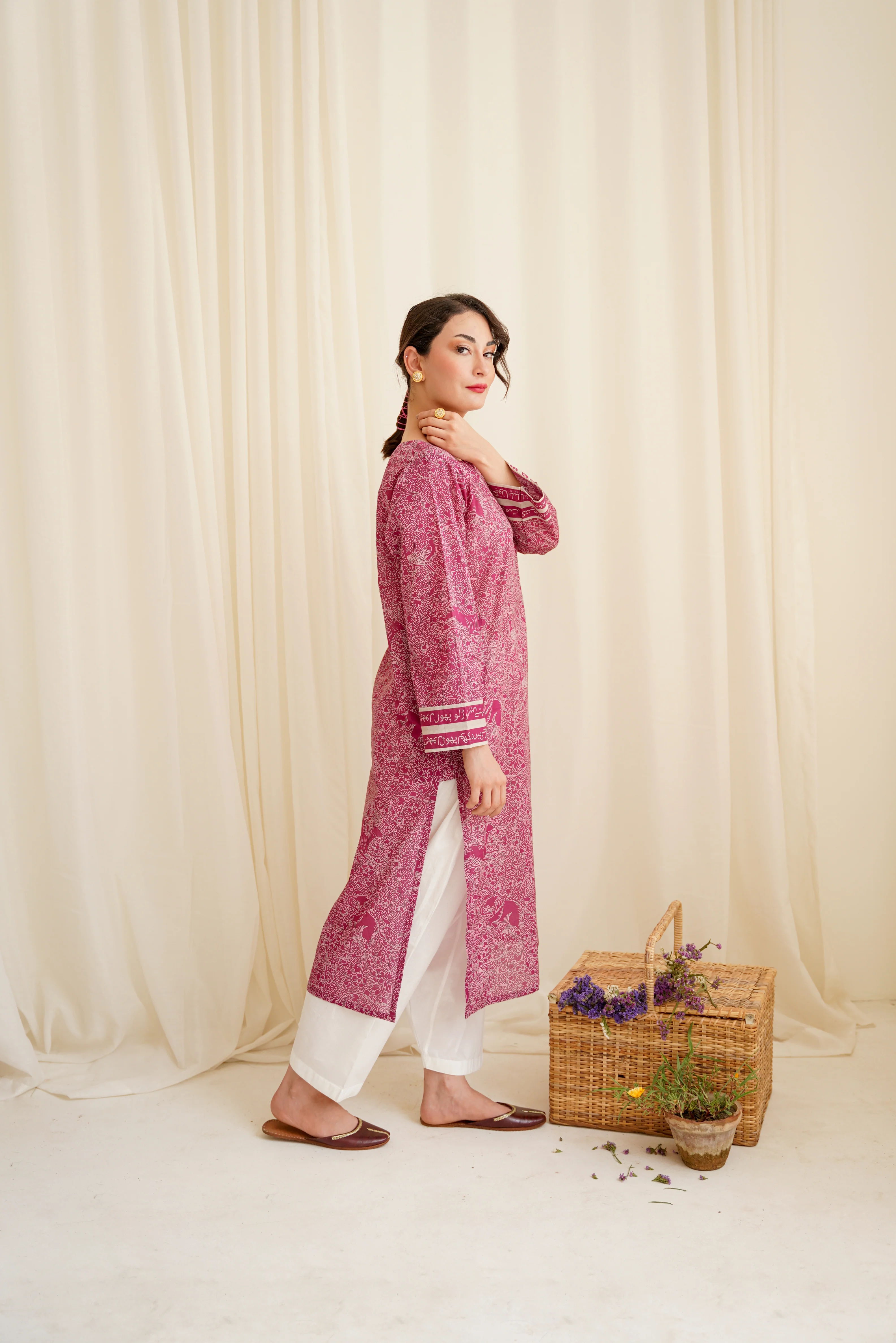 Magenta Aaina Lawn Kurta - Image 4