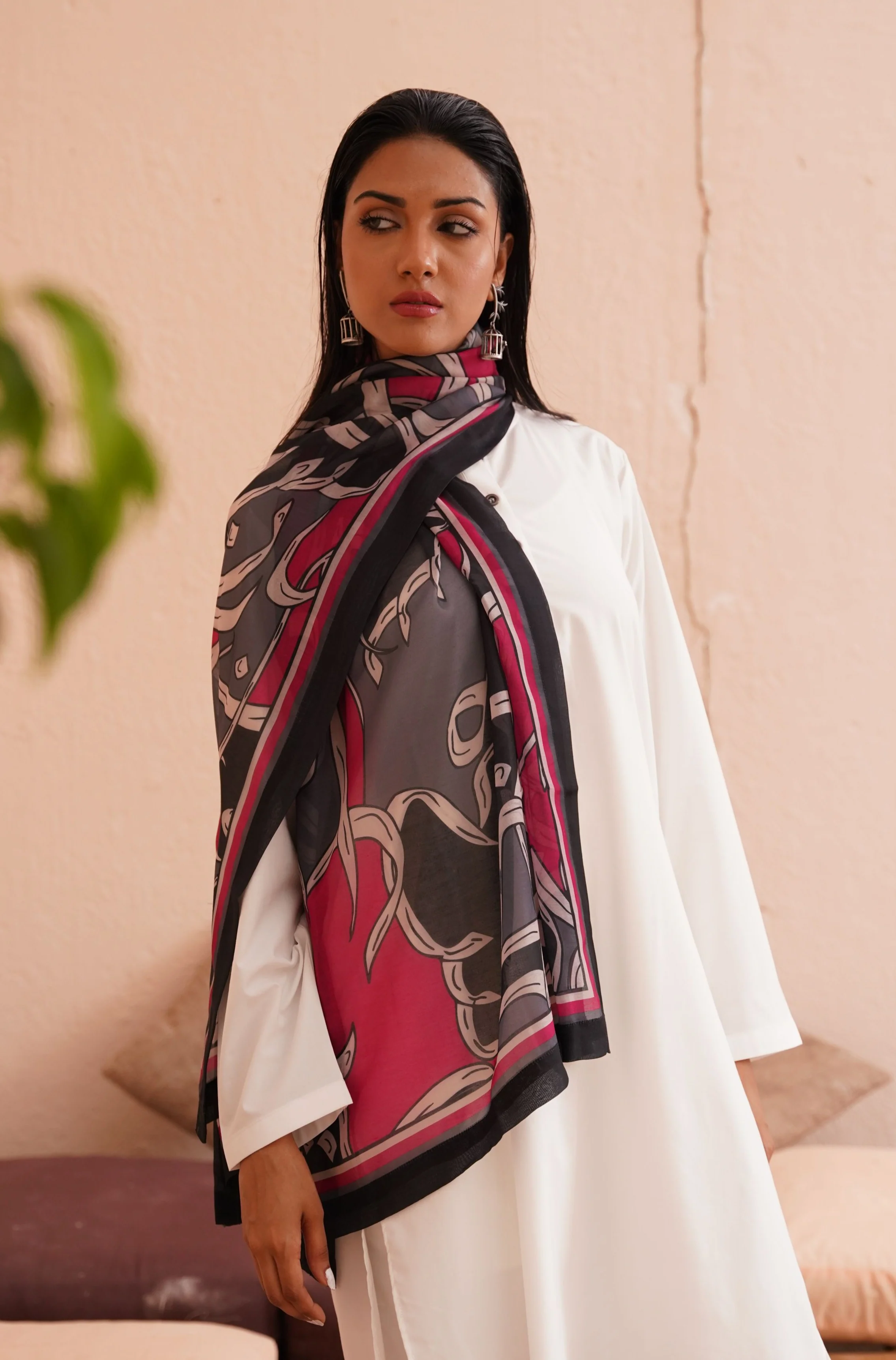 Rung Scarf - Black & Pink - Image 2