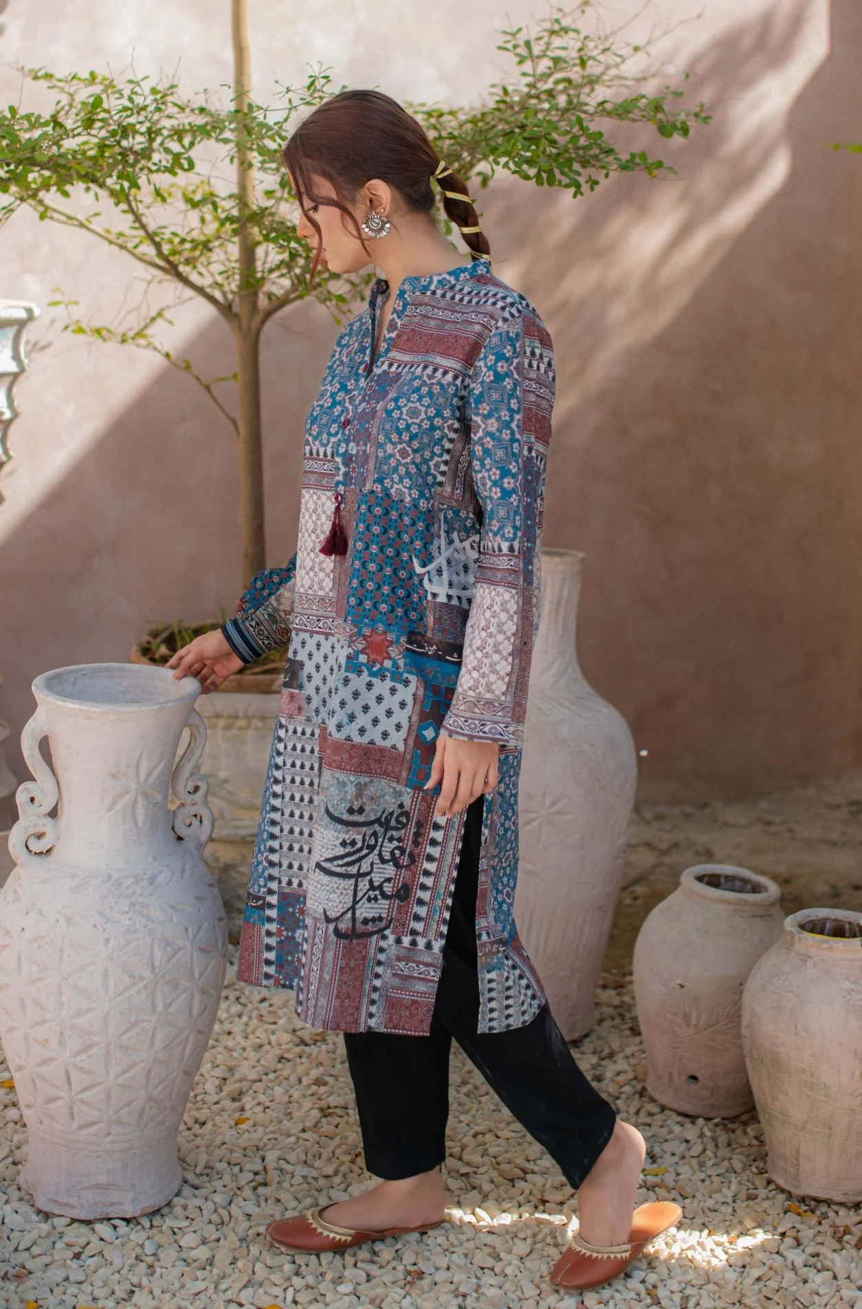 Saqafat Kurta - Blue & Maroon - Image 2