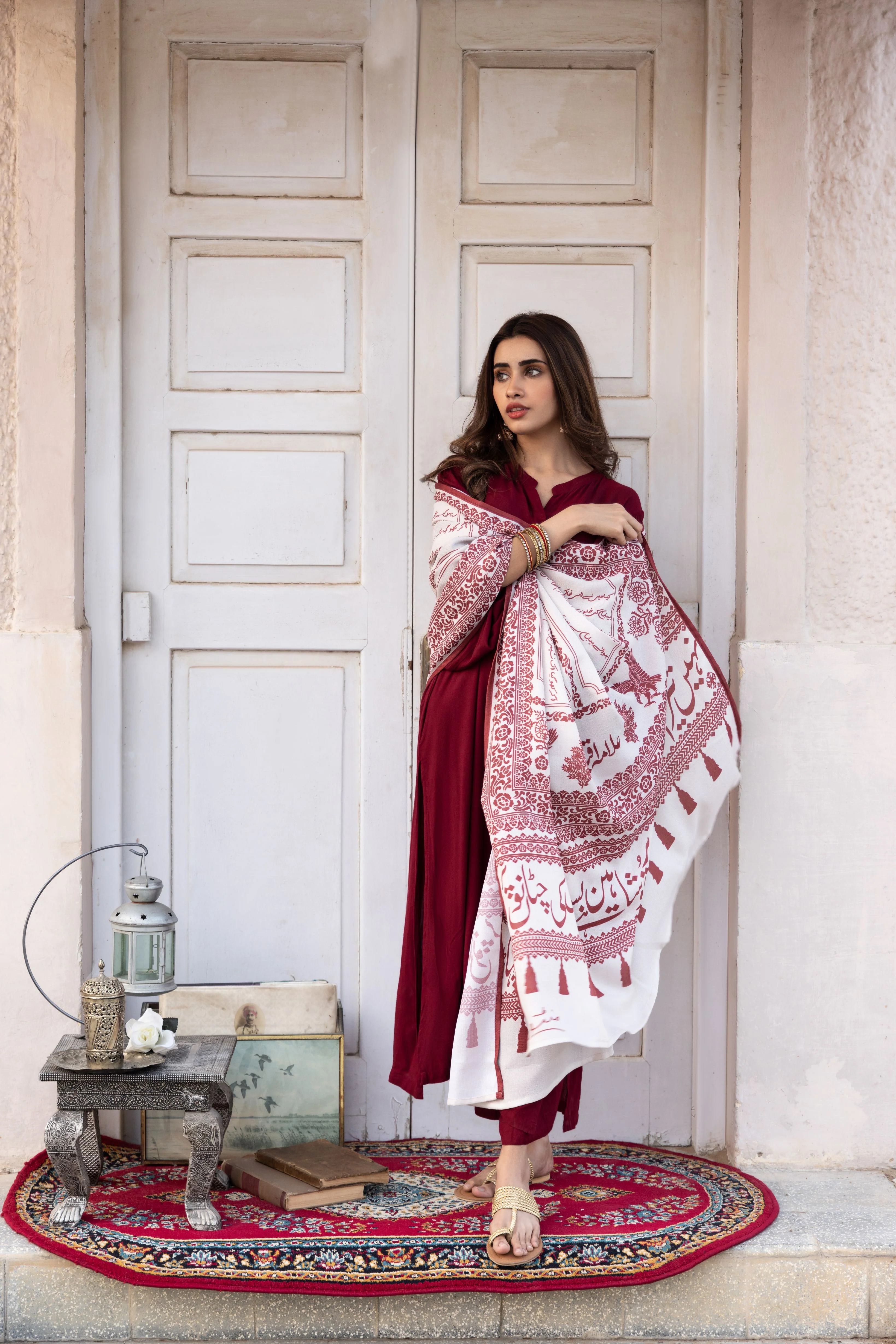 Shaheen Odhni - Off-White with Maroon Text - Image 3