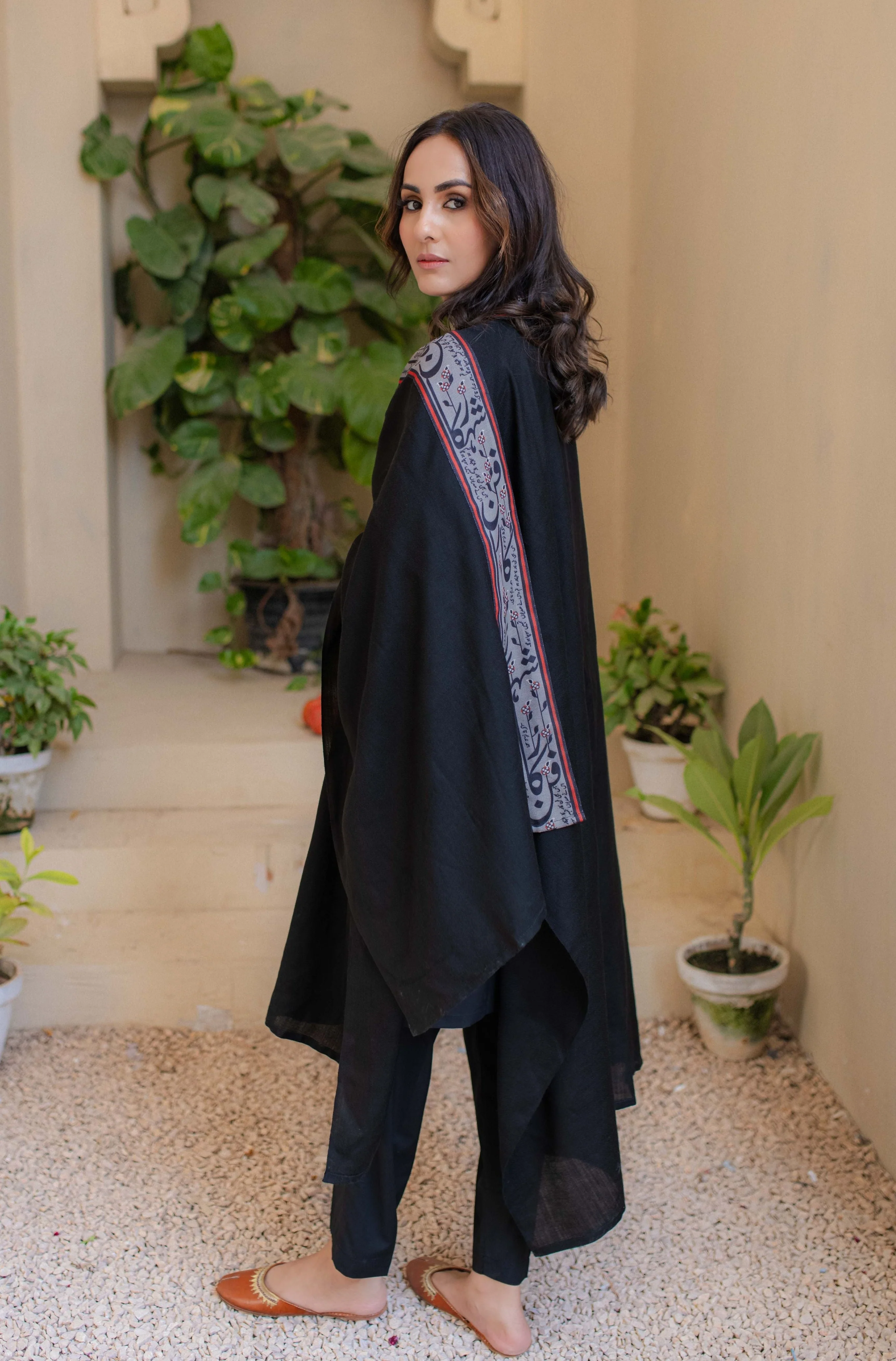 Shahkaar Cape - Black and Grey - Image 3
