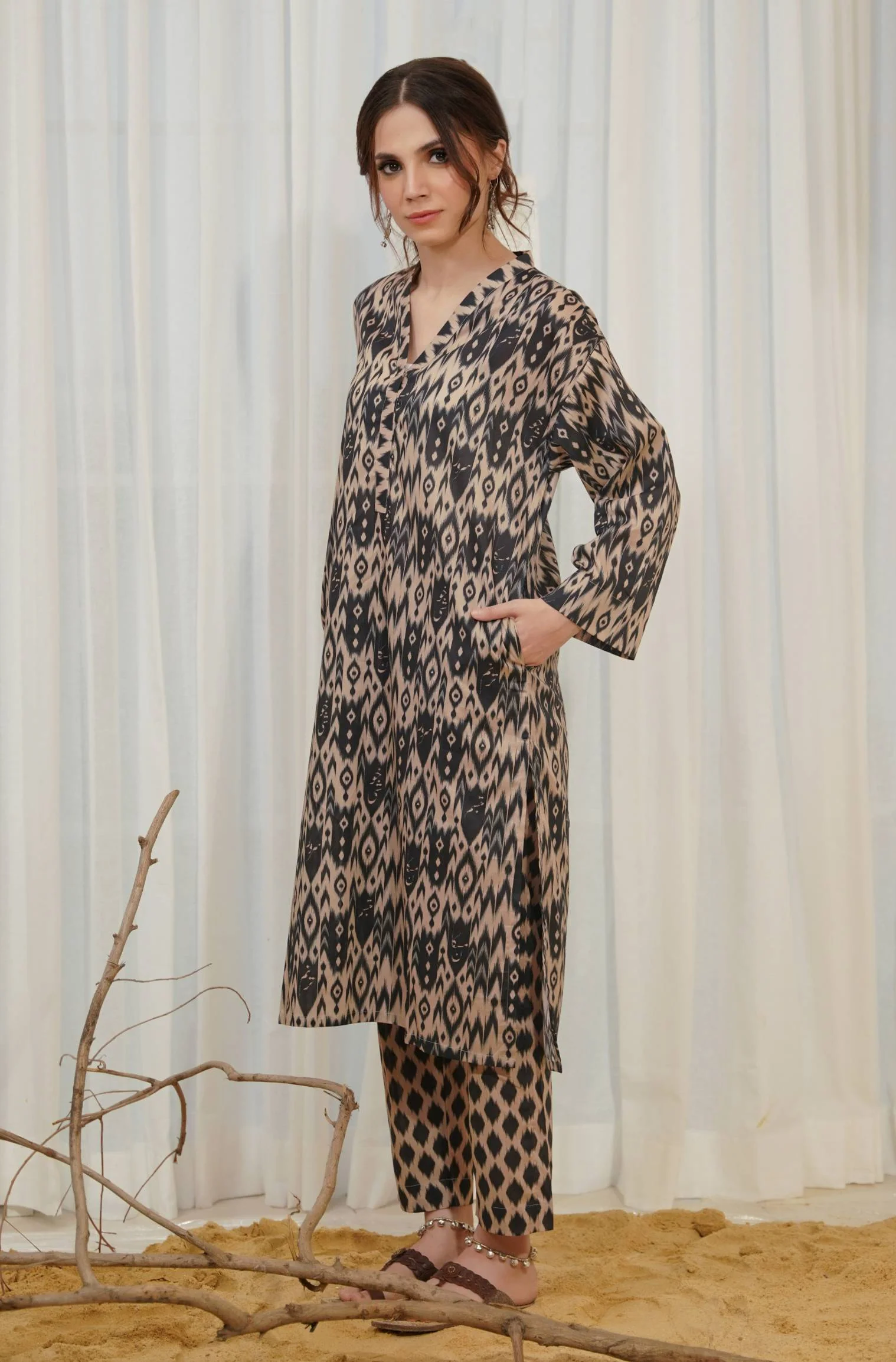 Suroor Co-ord Set - Black & Beige - Image 3