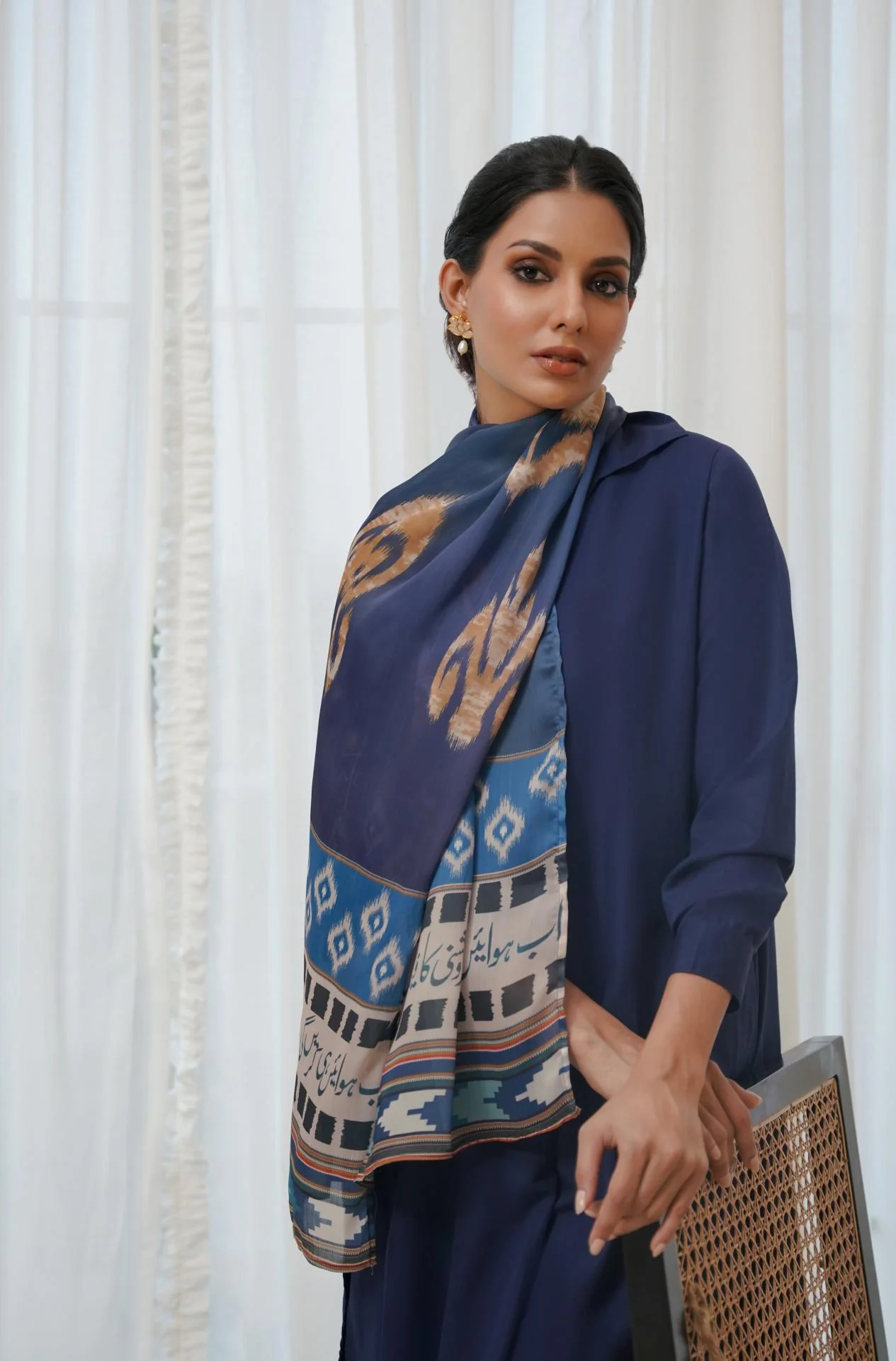 Suroor Scarf - Blue & Off White
