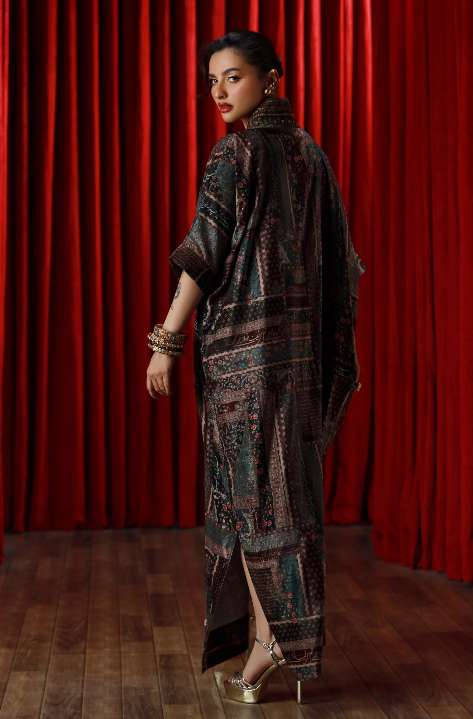 Ta'al Velvet Kaftaan - Image 3