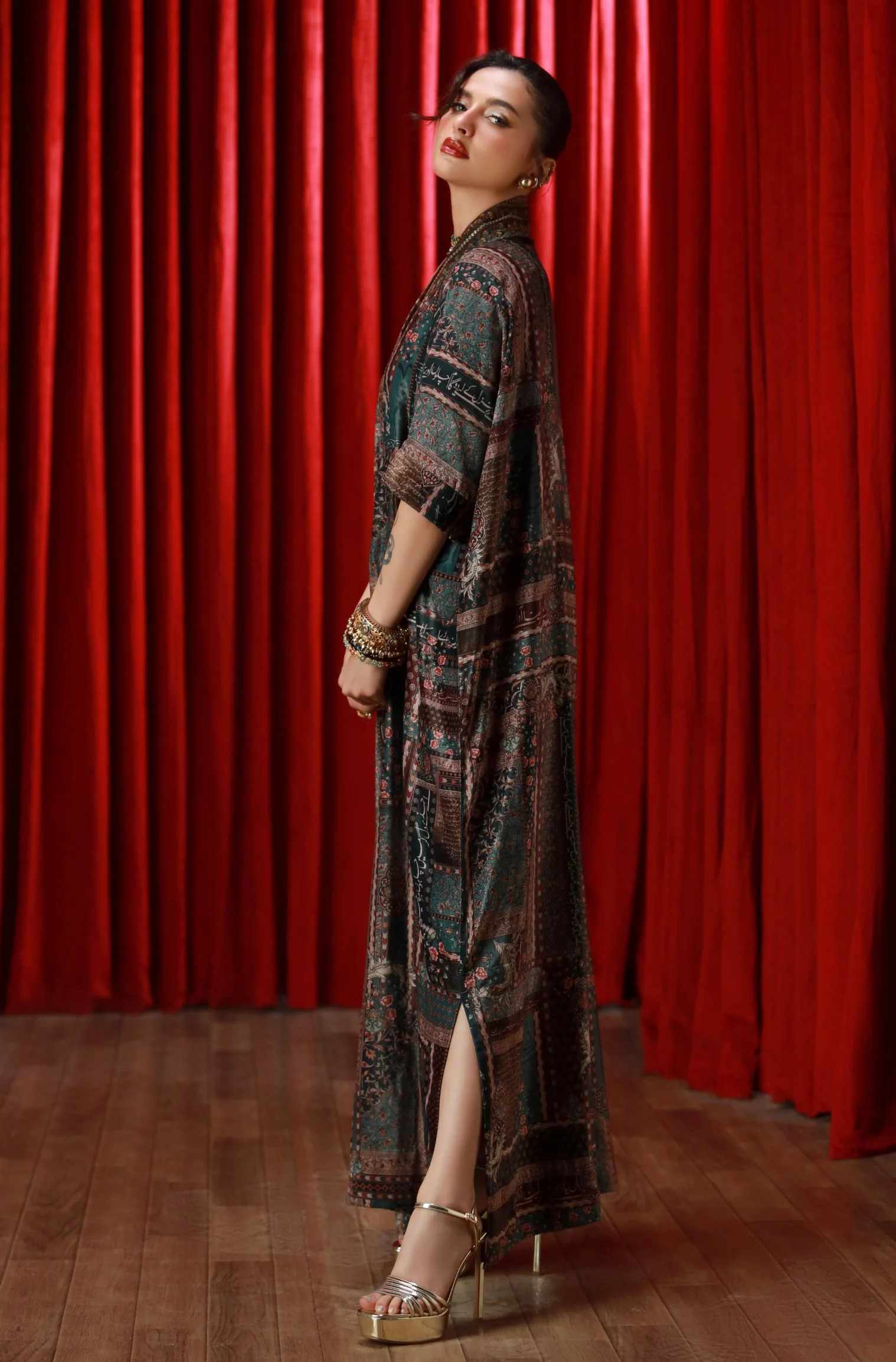 Ta'al Velvet Kaftaan - Image 5