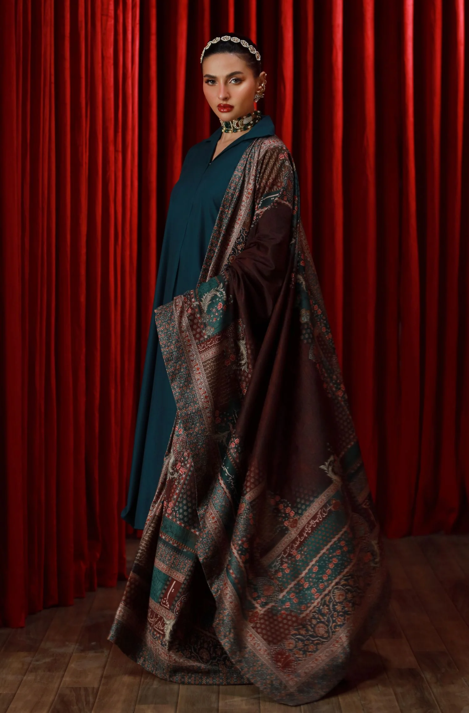 Ta'al Velvet Shawl