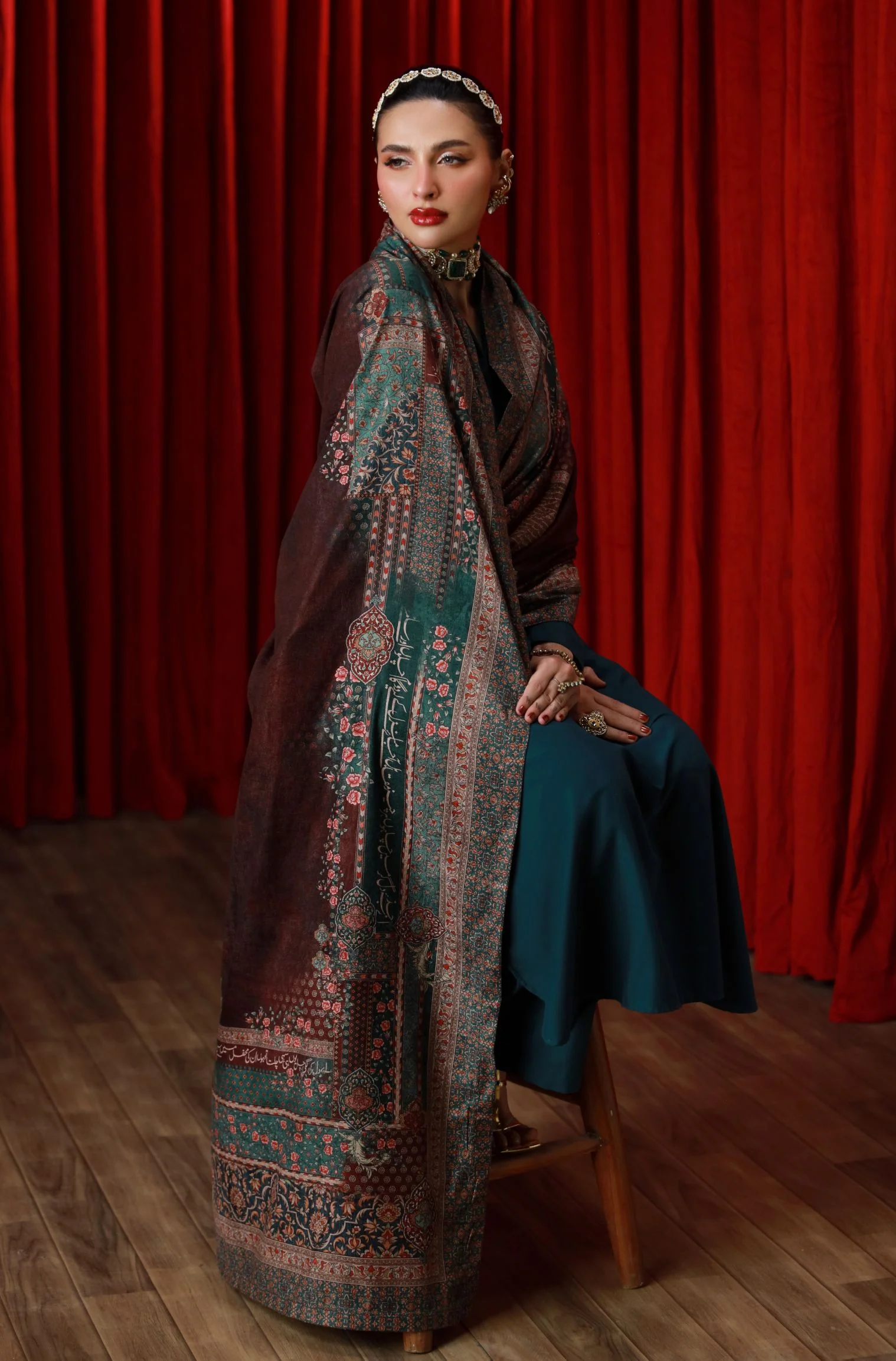 Ta'al Velvet Shawl - Image 3