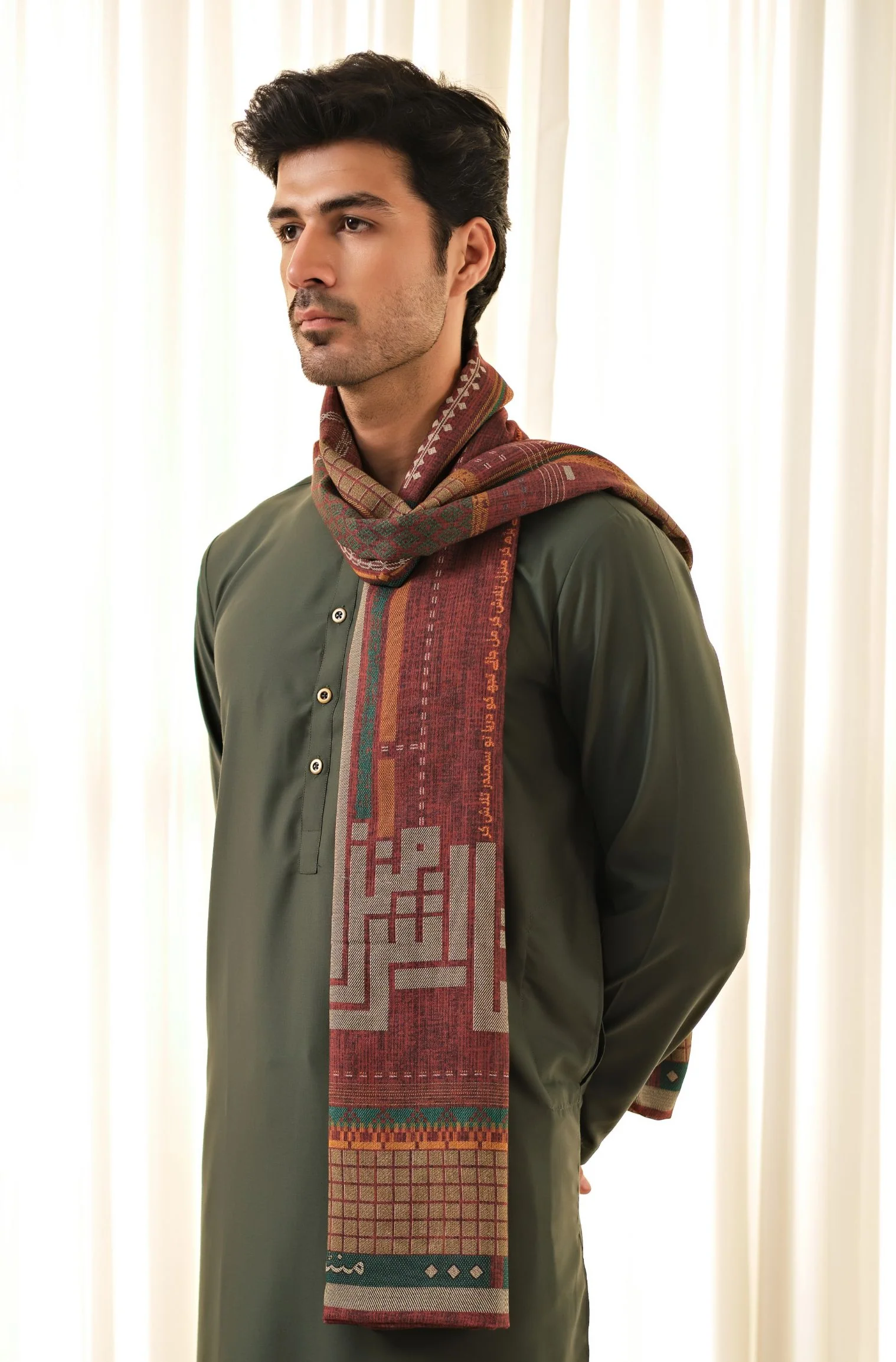 Talaash-e-Manzil Stole - Maroon - Image 4