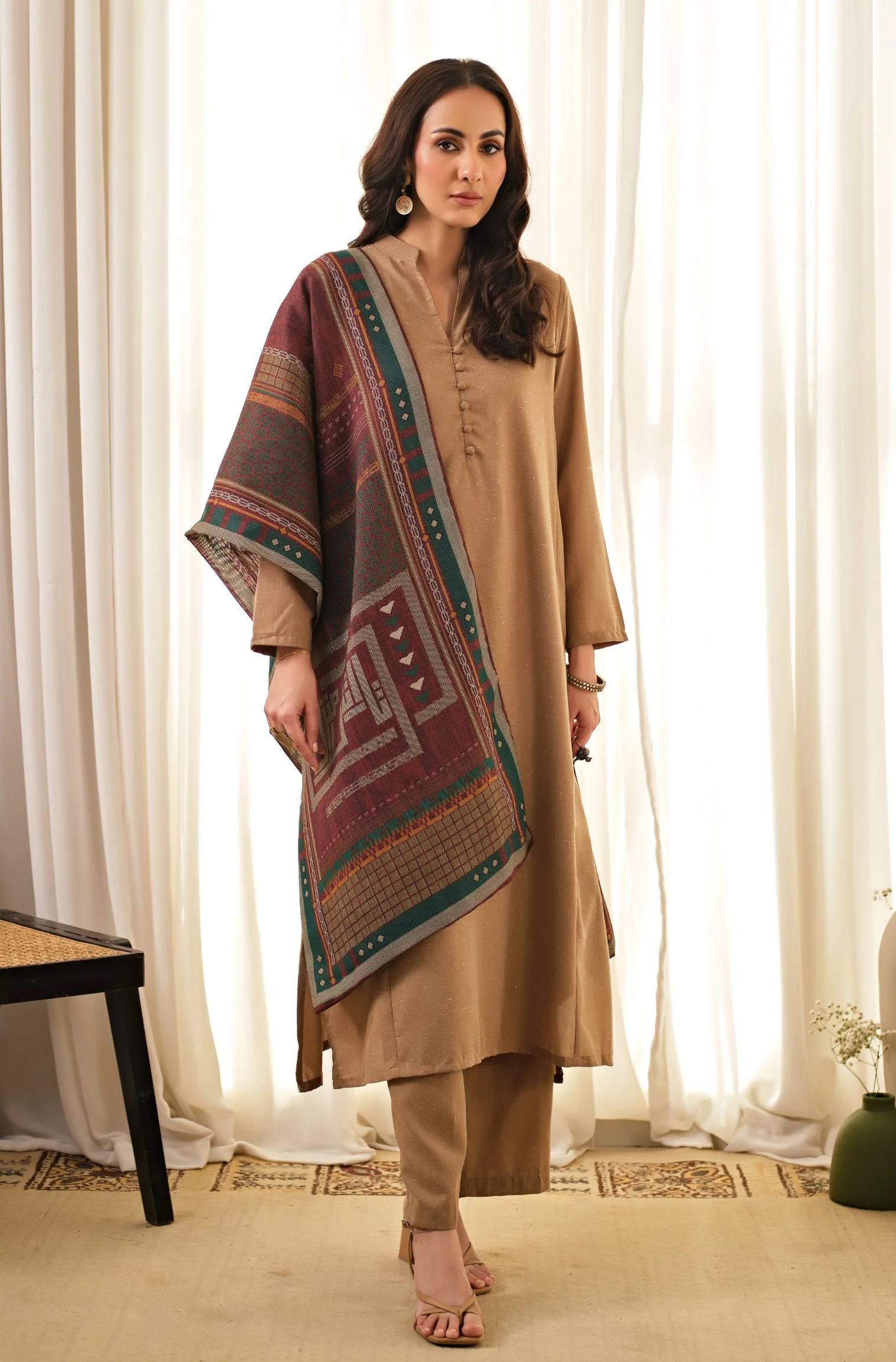 Talaash-e-Manzil Stole - Maroon - Image 7