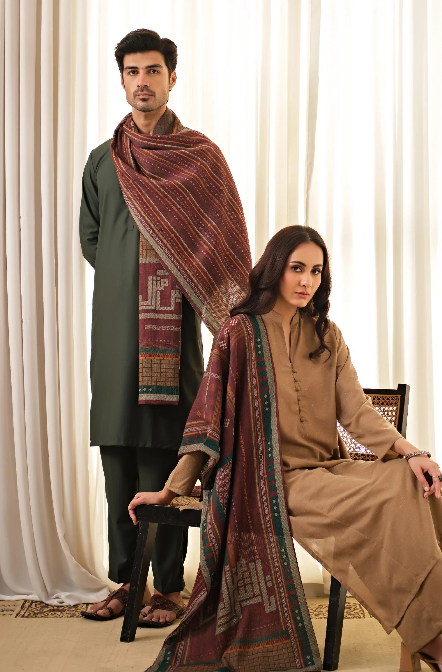 Talaash-e-Manzil Stole - Maroon - Image 8