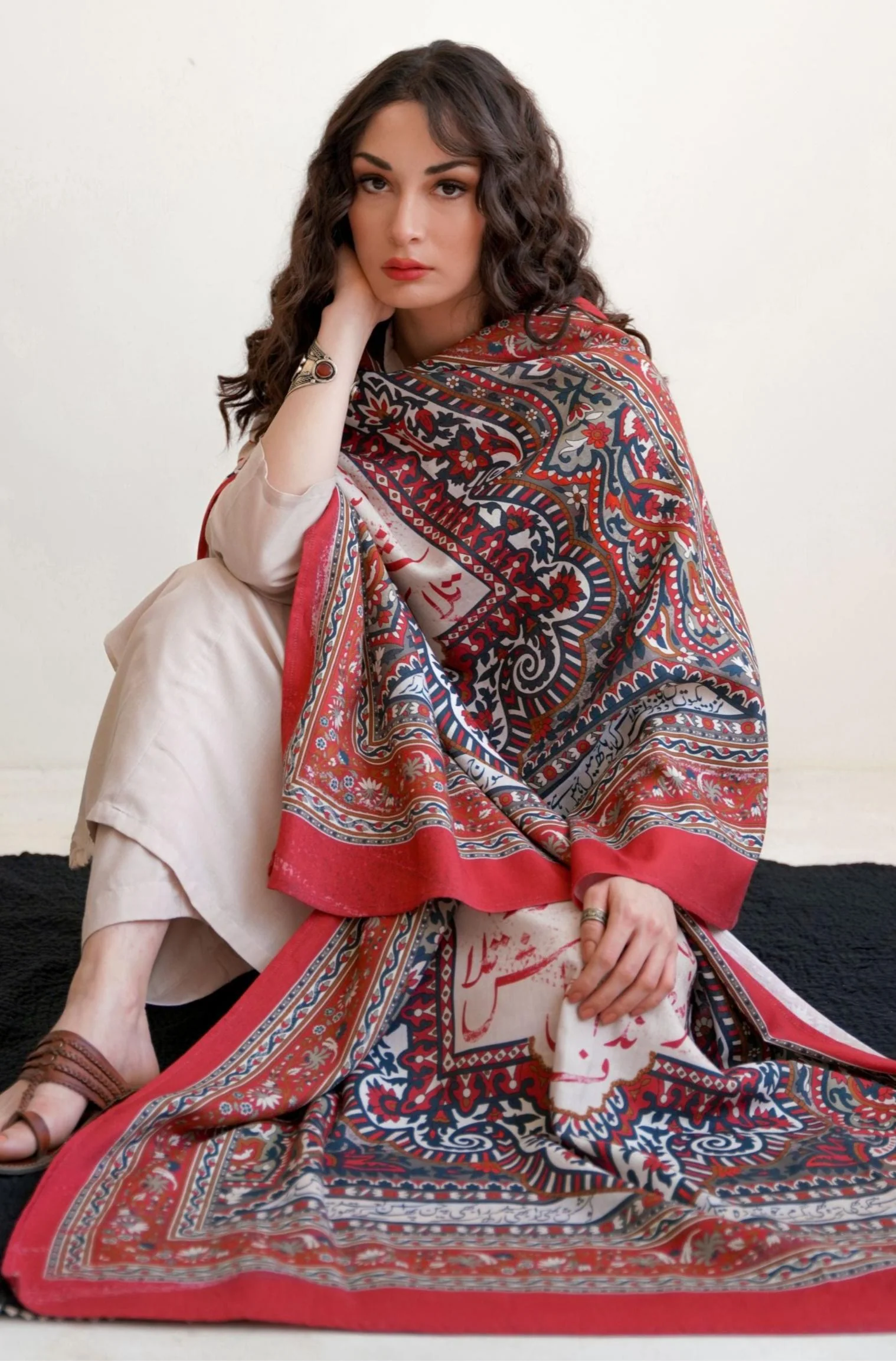 Talaash Odhni - Beige & Red - Image 2