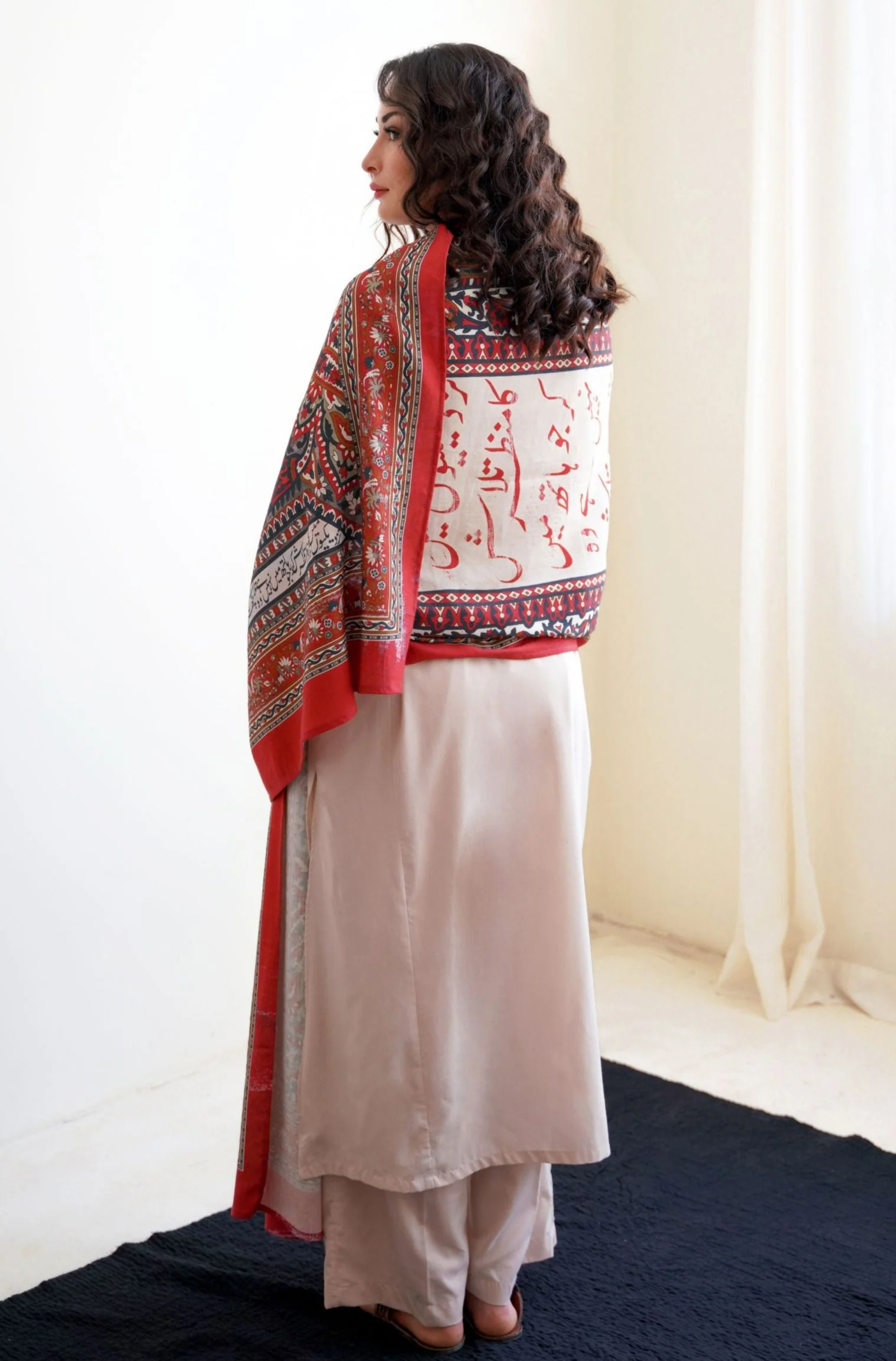 Talaash Odhni - Beige & Red - Image 3