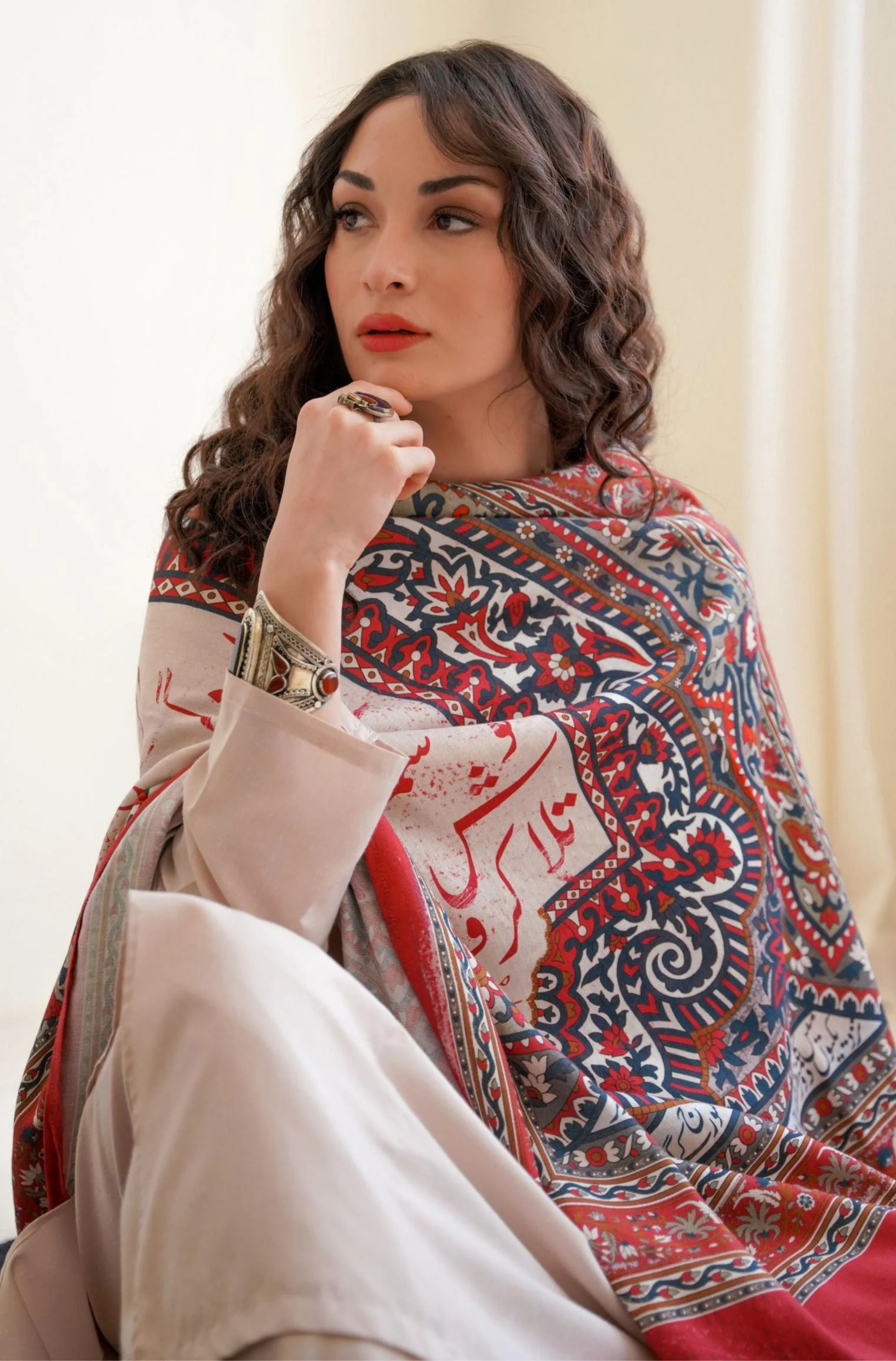 Talaash Odhni - Beige & Red - Image 4