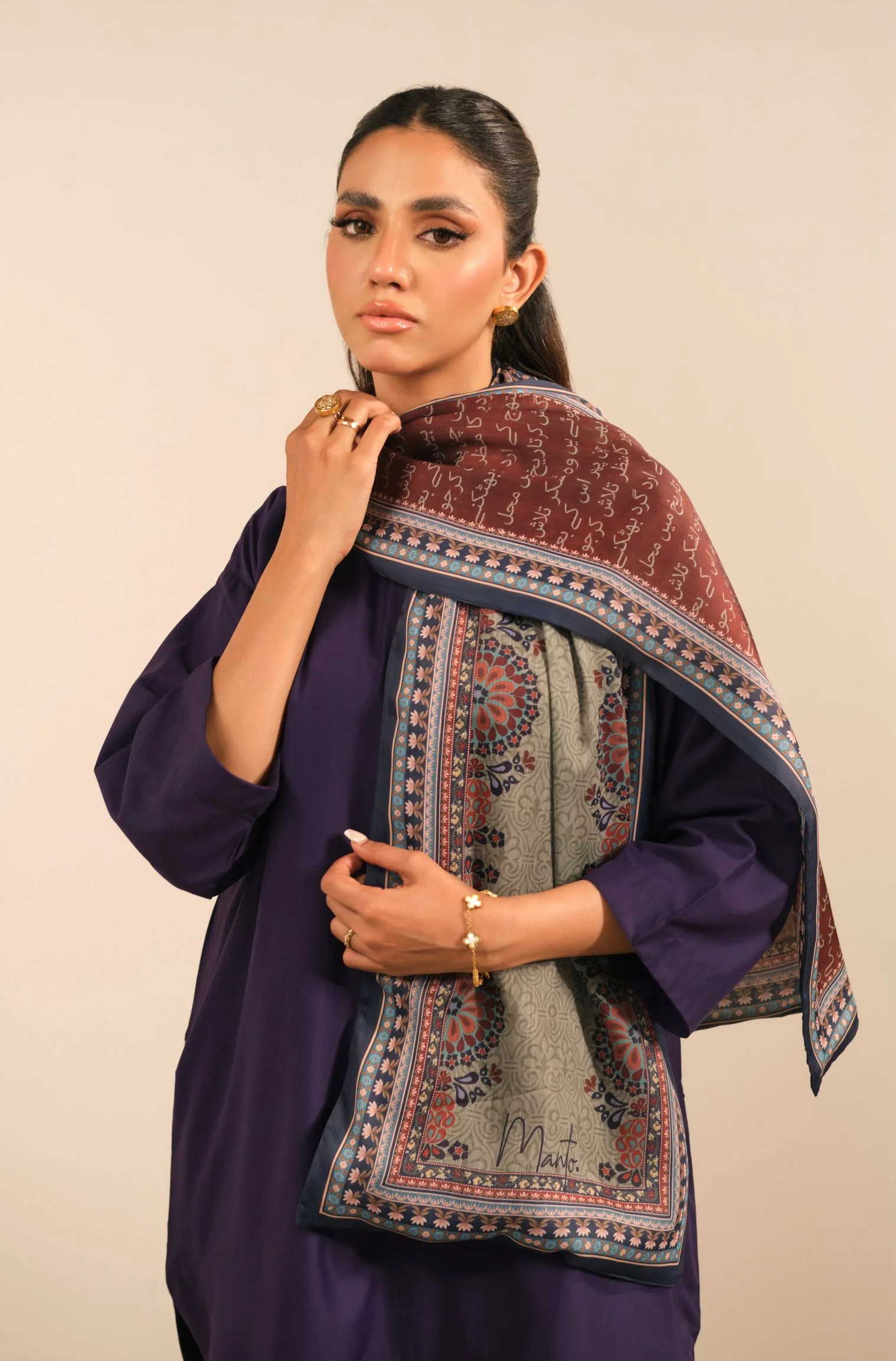 Talaash Stole